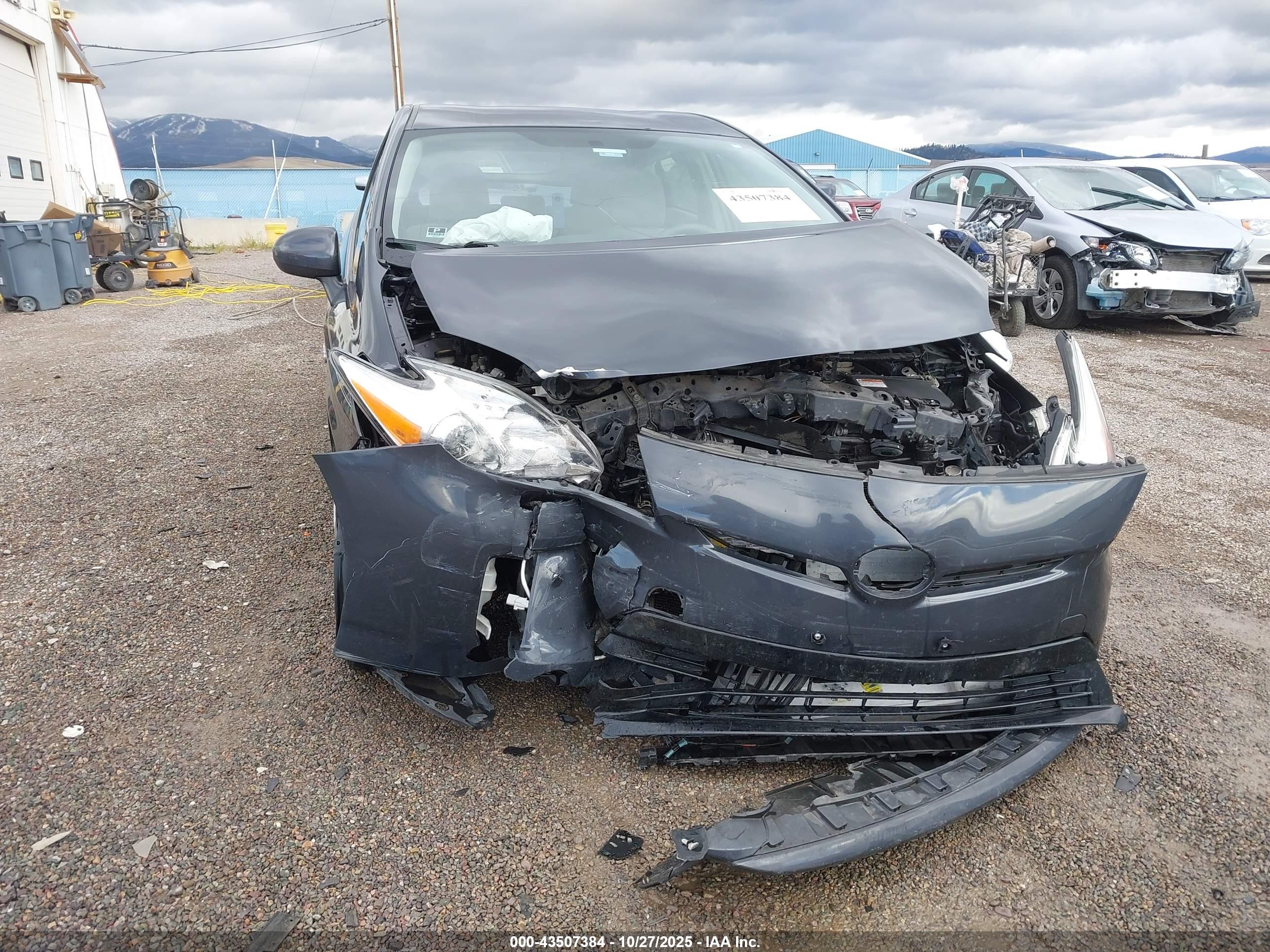 TOYOTA PRIUS image 6