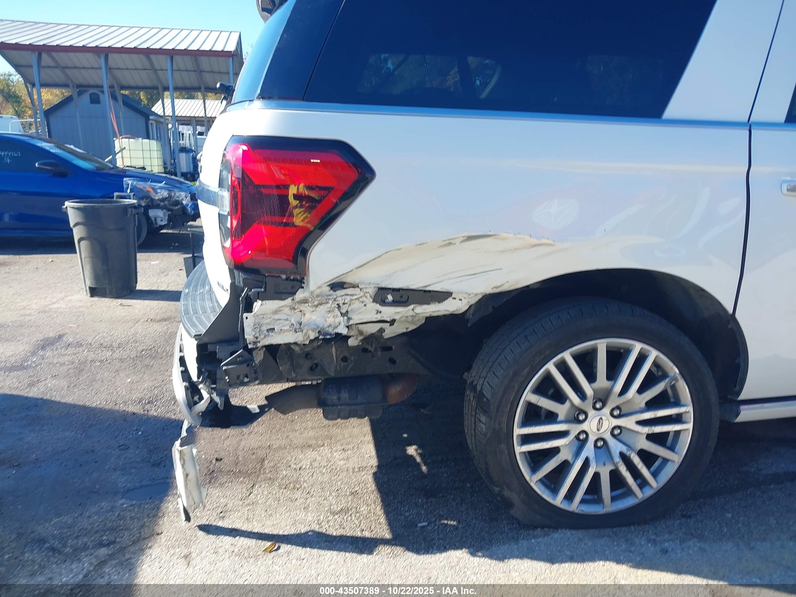 FORD EXPEDITION image 6