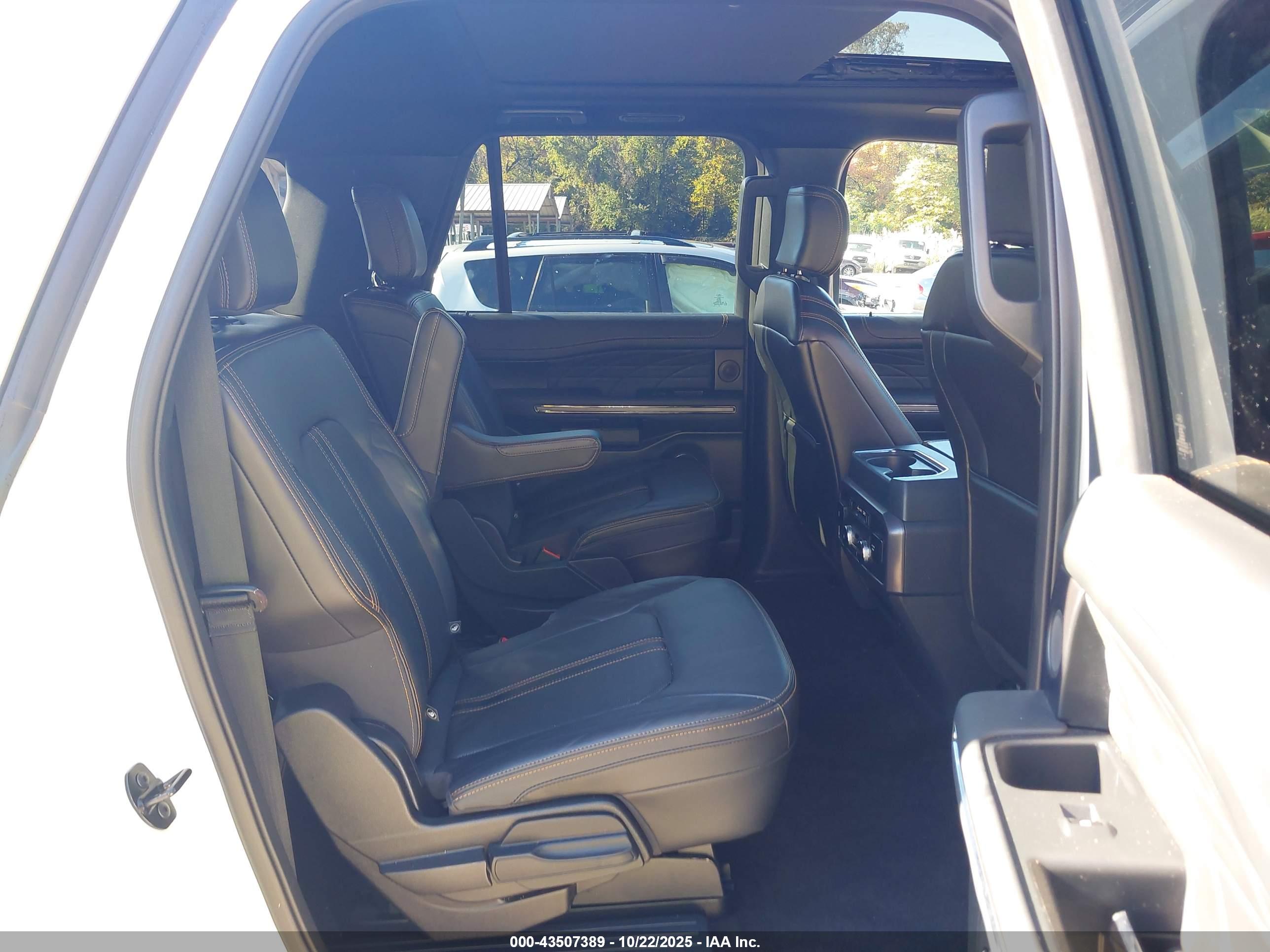 FORD EXPEDITION image 8