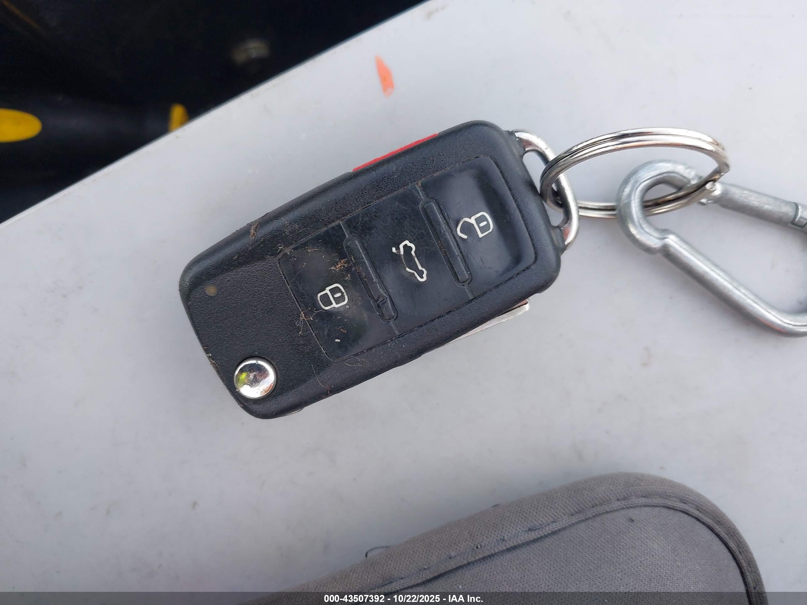 VOLKSWAGEN GTI image 11