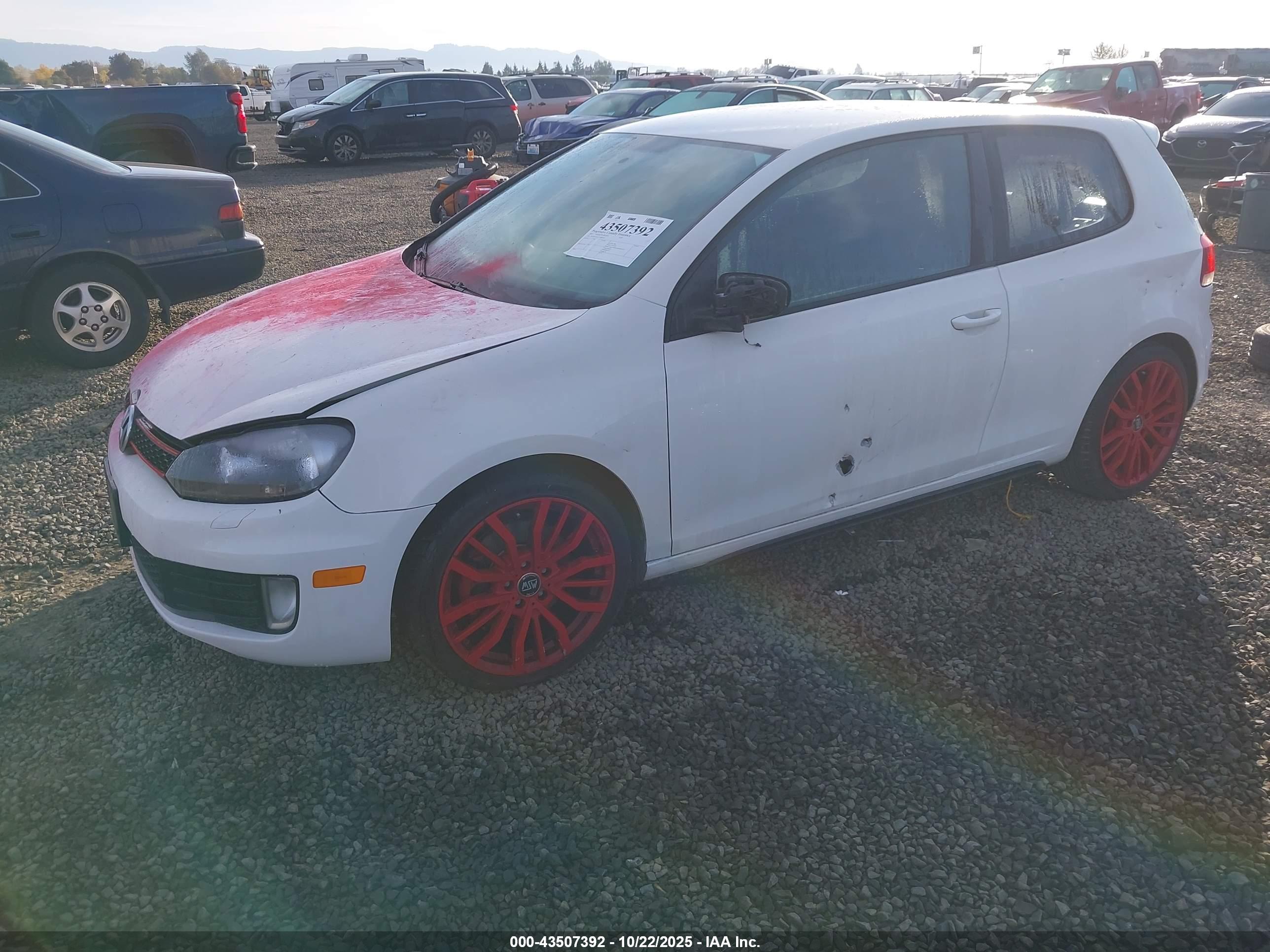 VOLKSWAGEN GTI image 2