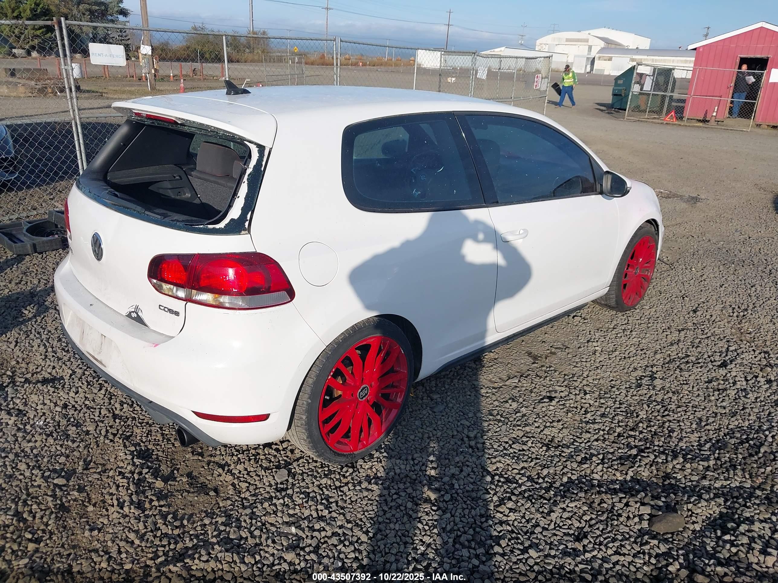 VOLKSWAGEN GTI image 4