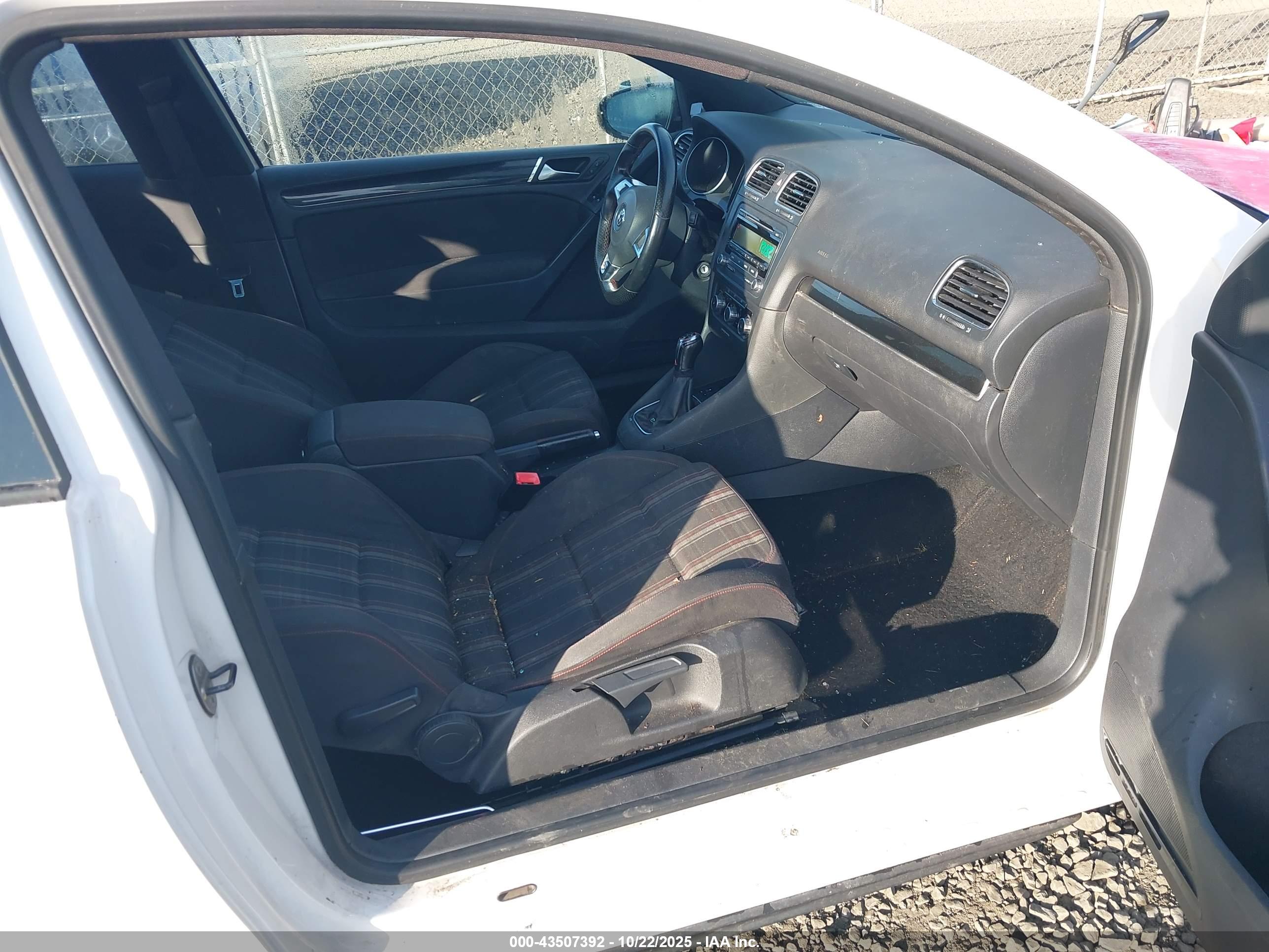 VOLKSWAGEN GTI image 5