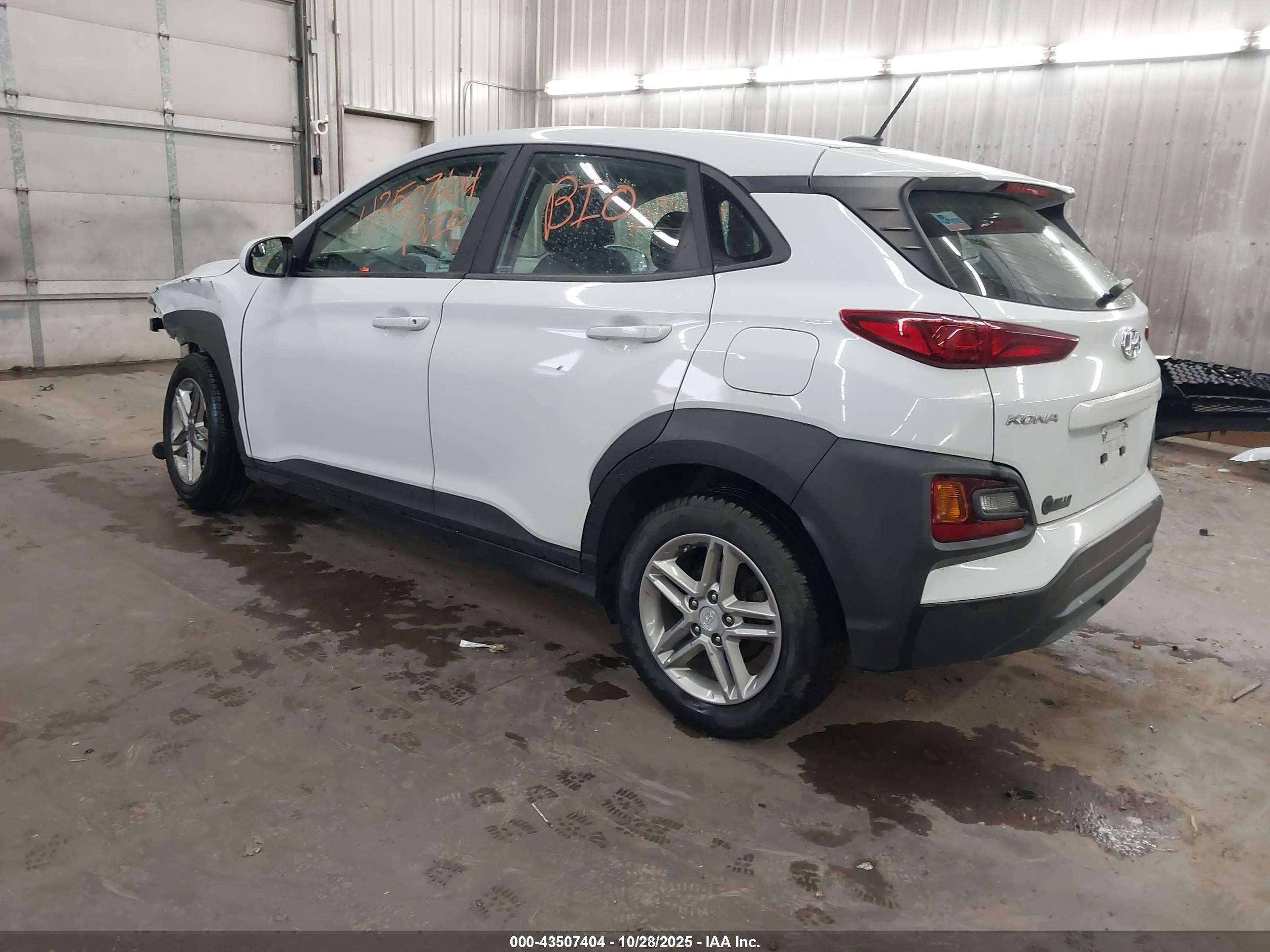 HYUNDAI KONA image 3
