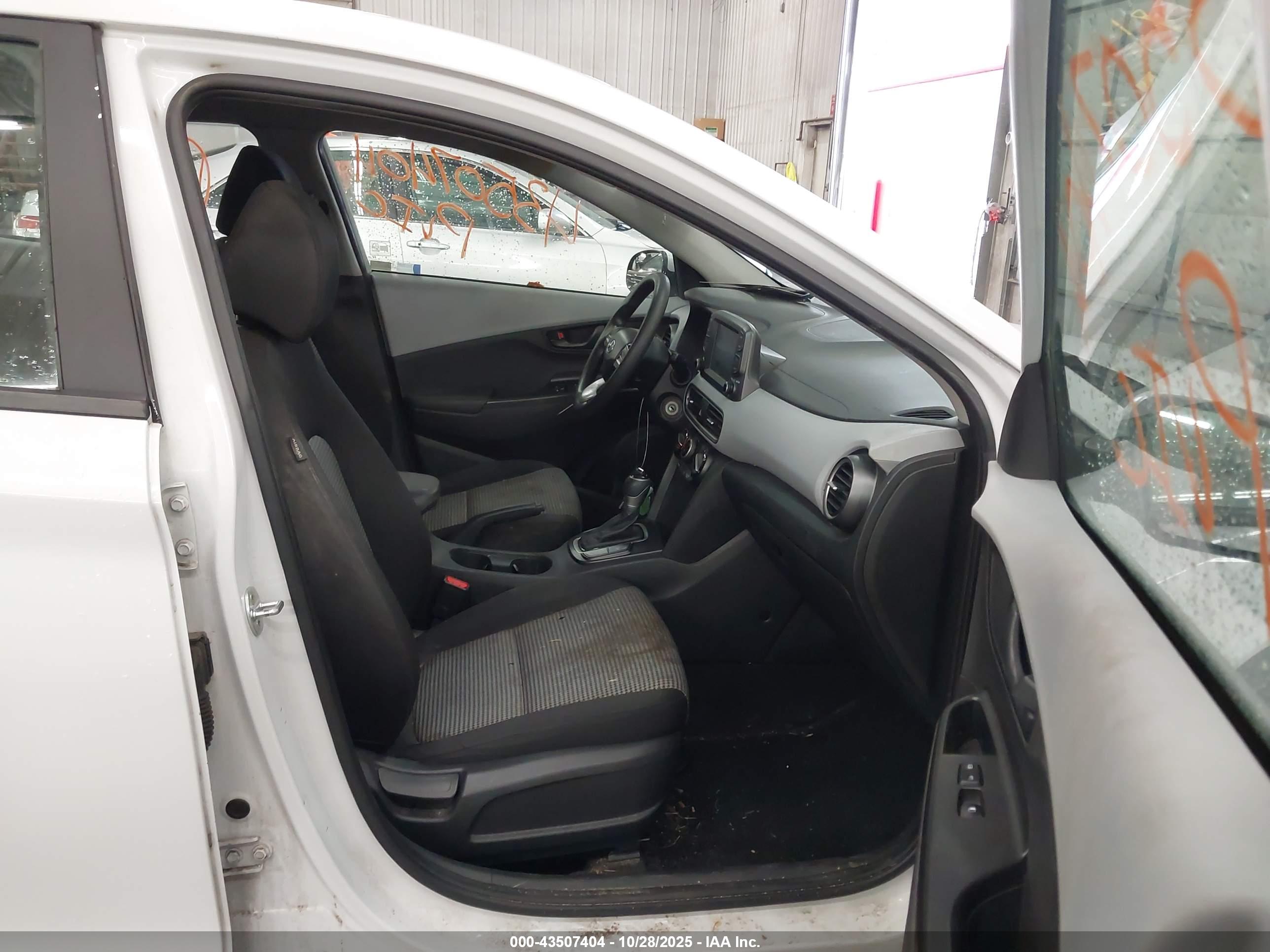 HYUNDAI KONA image 5