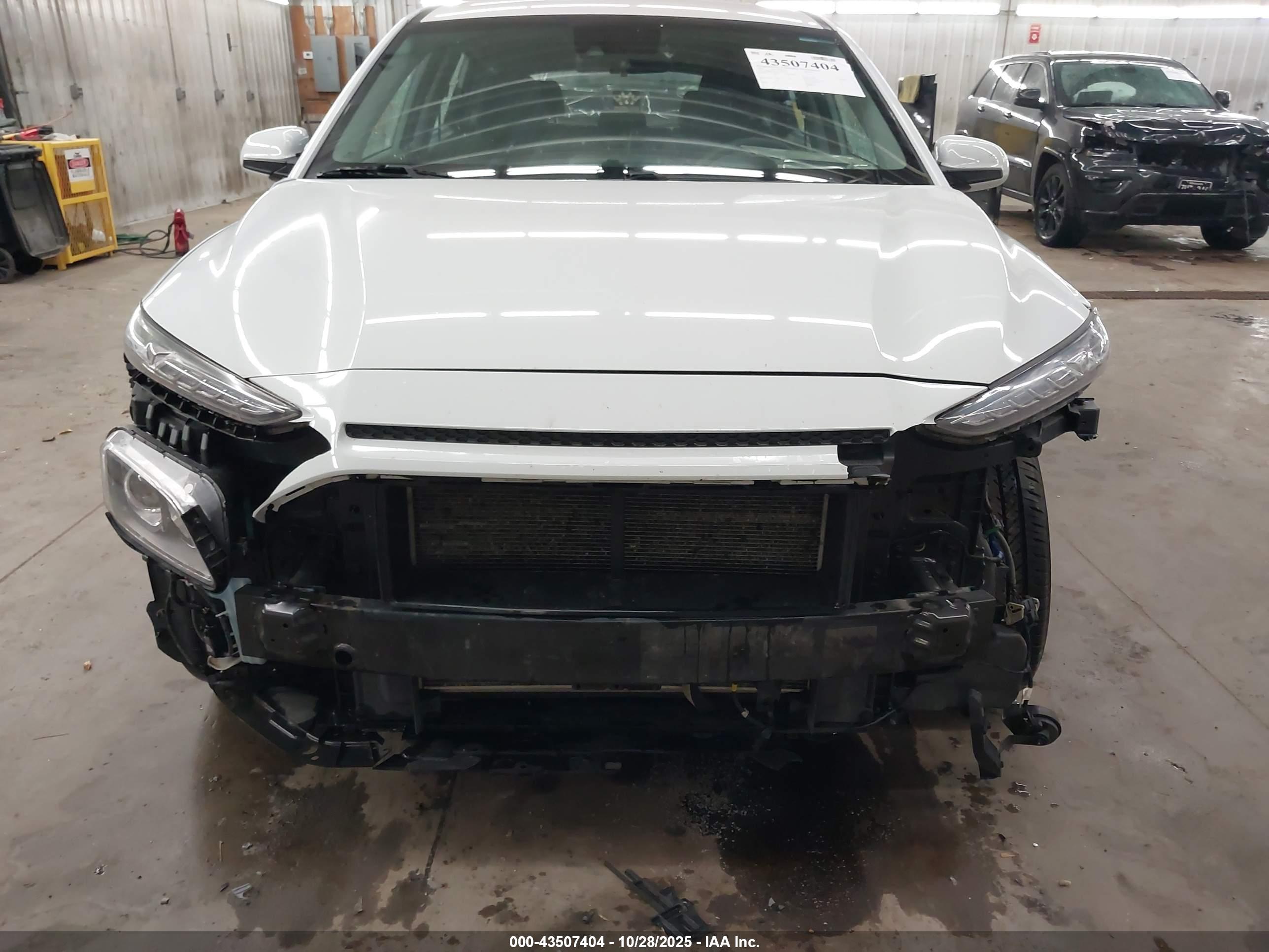 HYUNDAI KONA image 6