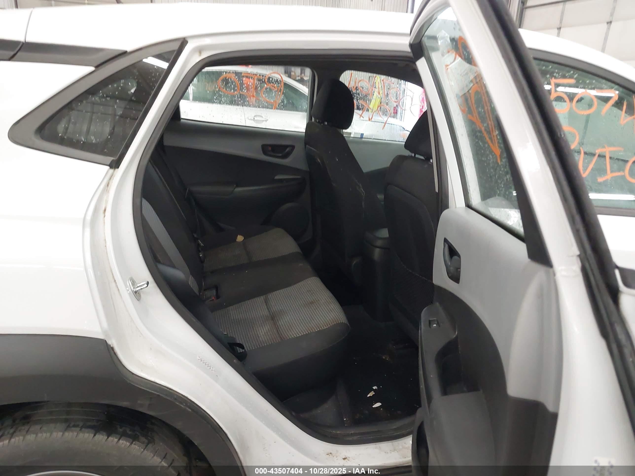 HYUNDAI KONA image 8