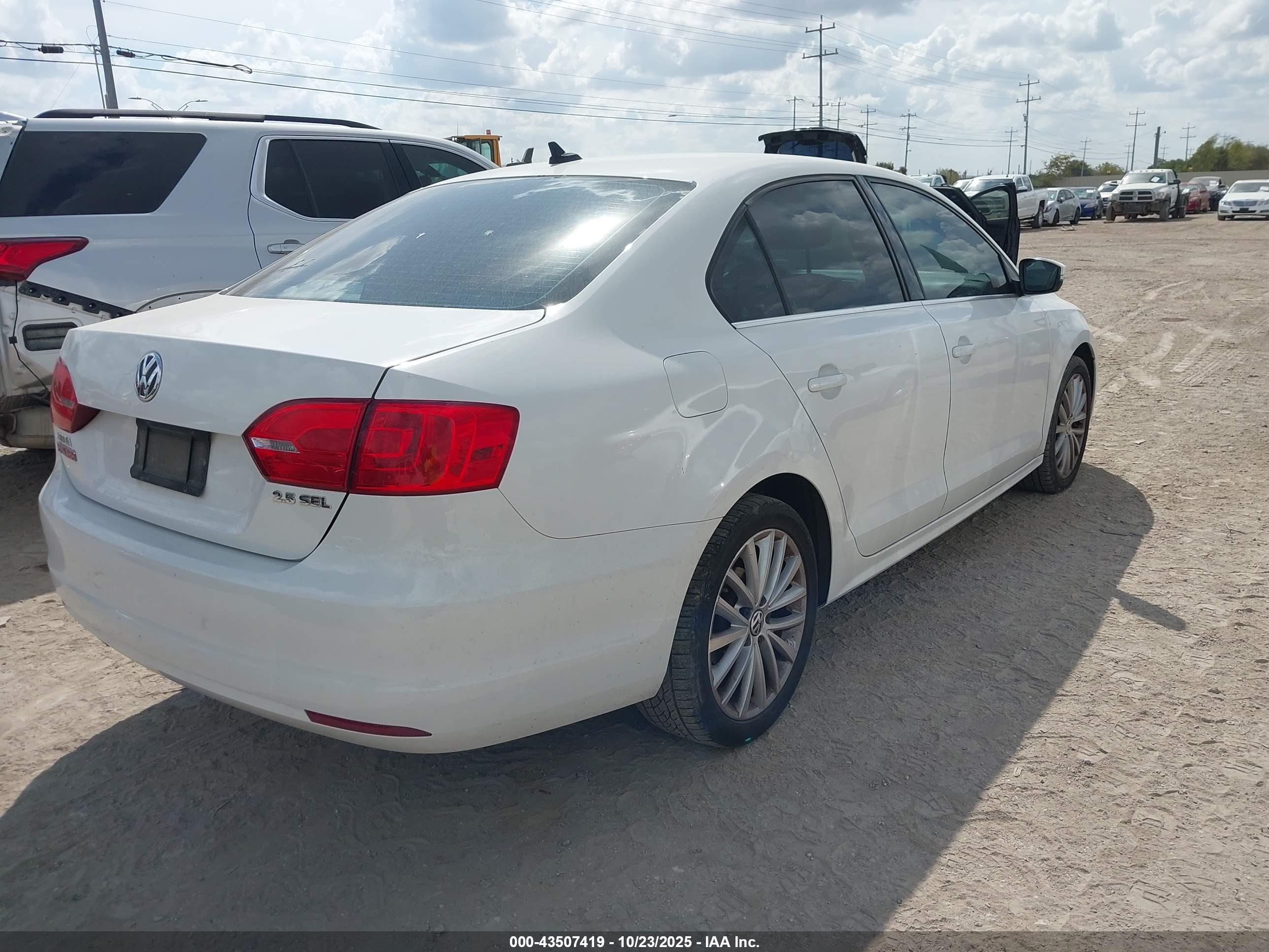 VOLKSWAGEN JETTA image 4