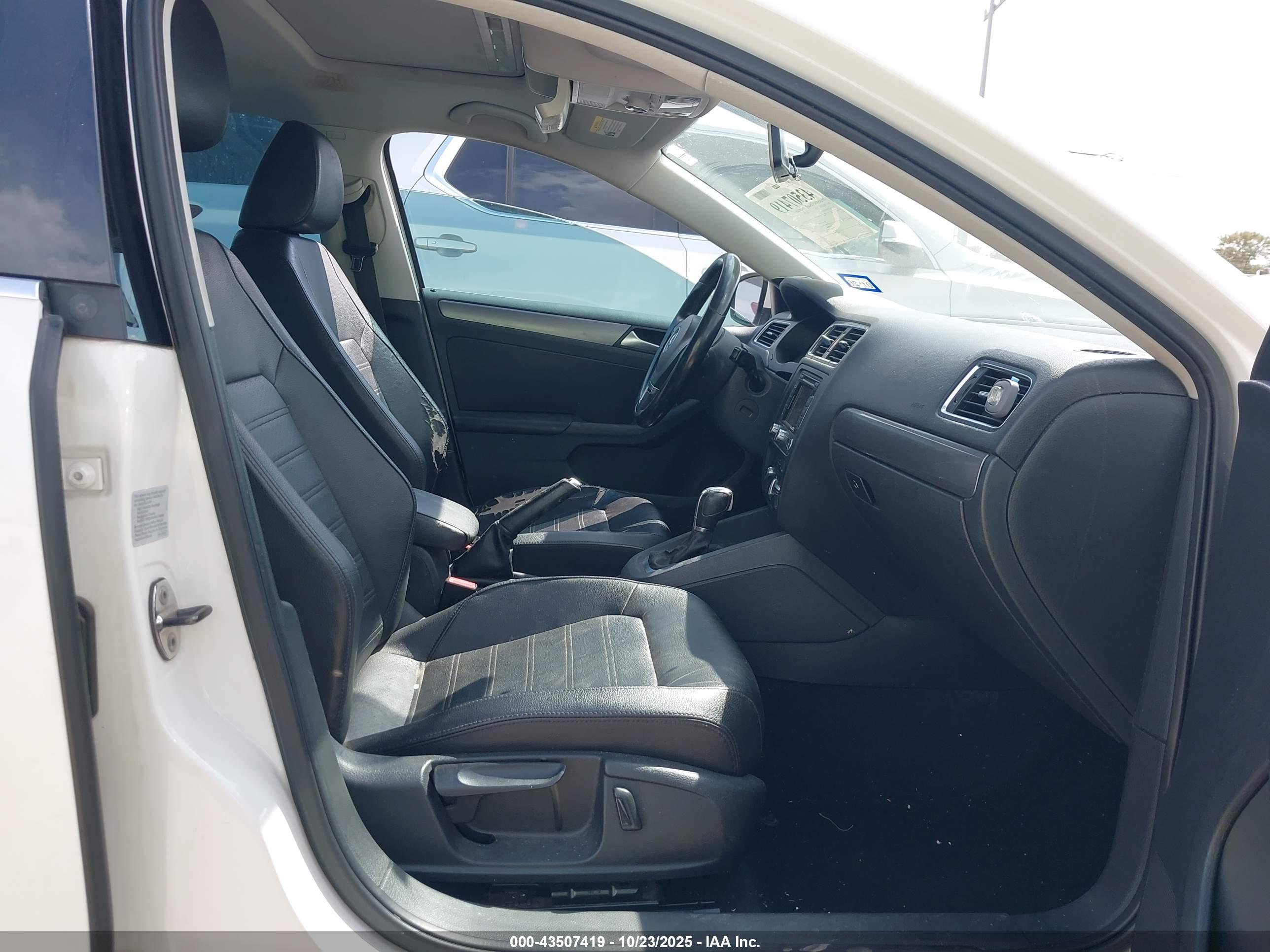VOLKSWAGEN JETTA image 5