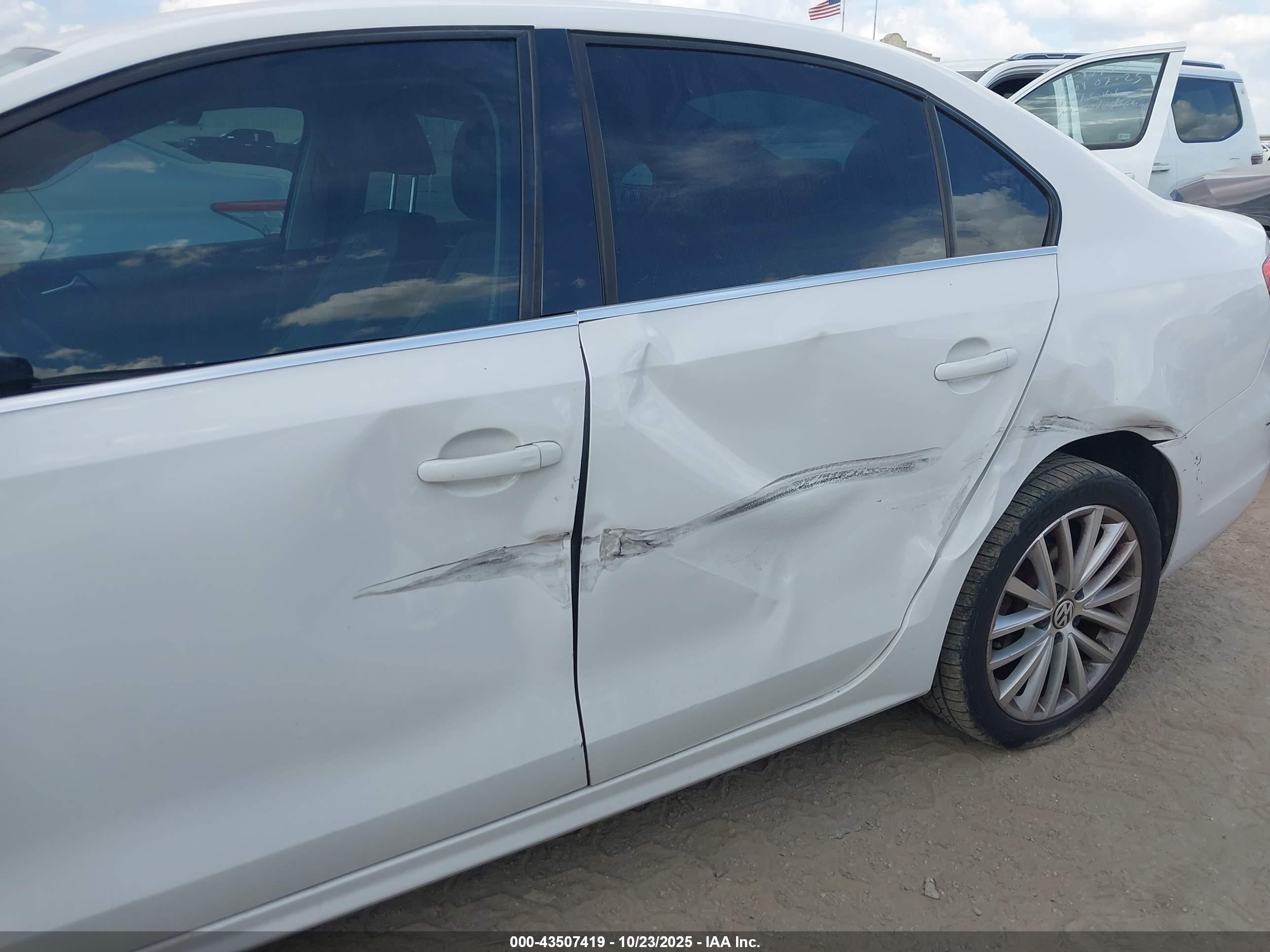 VOLKSWAGEN JETTA image 6
