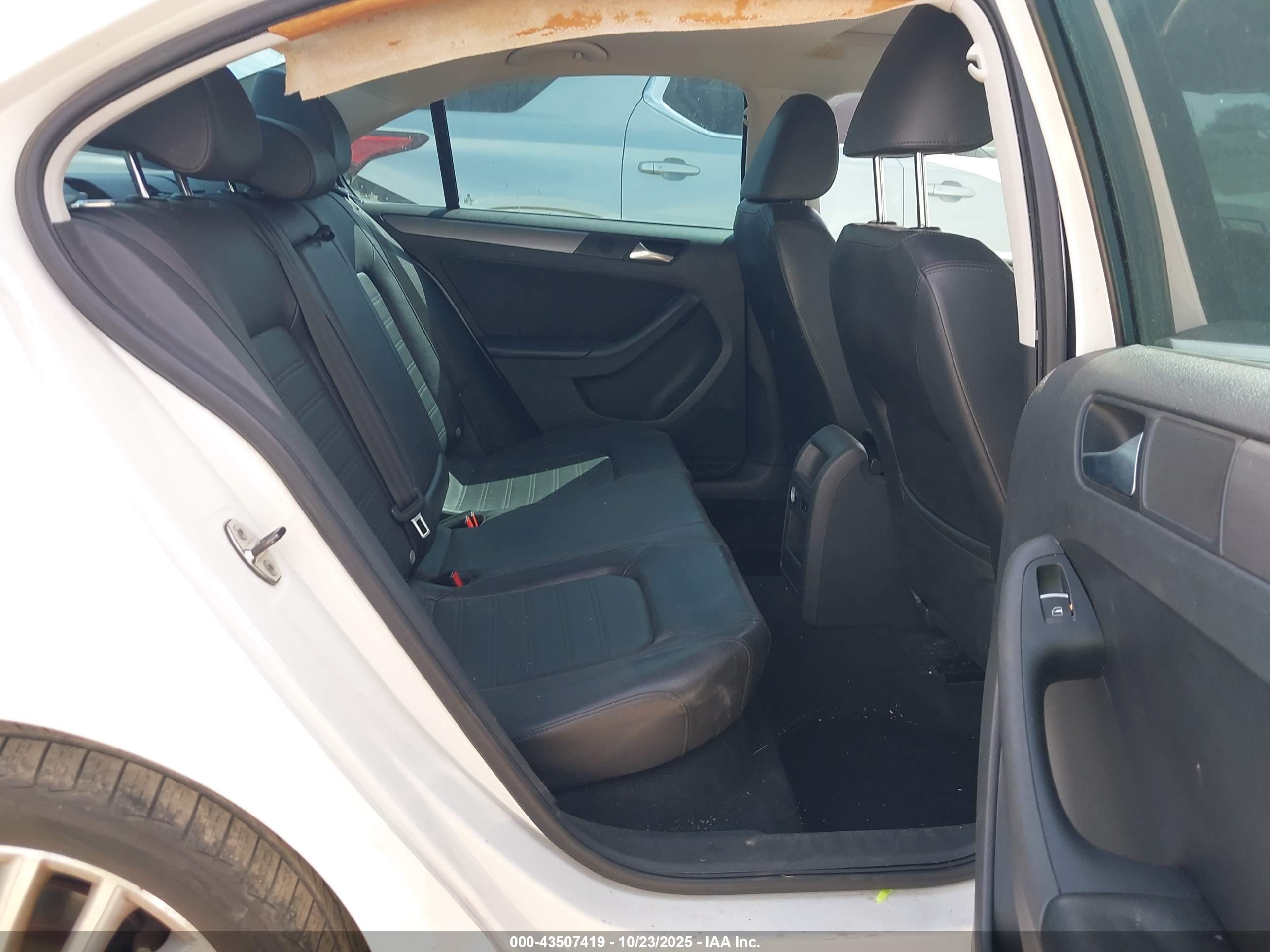 VOLKSWAGEN JETTA image 8