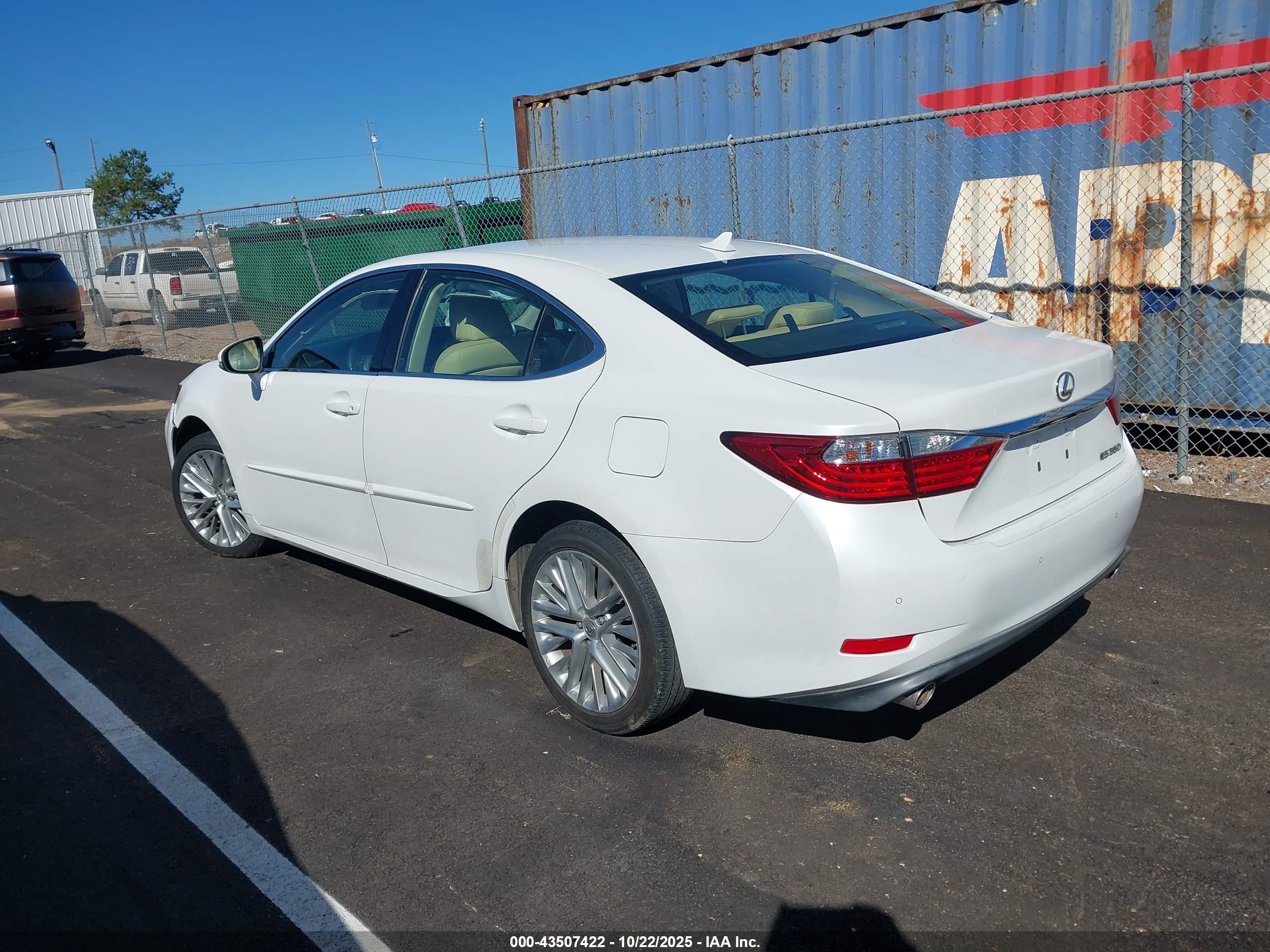LEXUS ES image 3