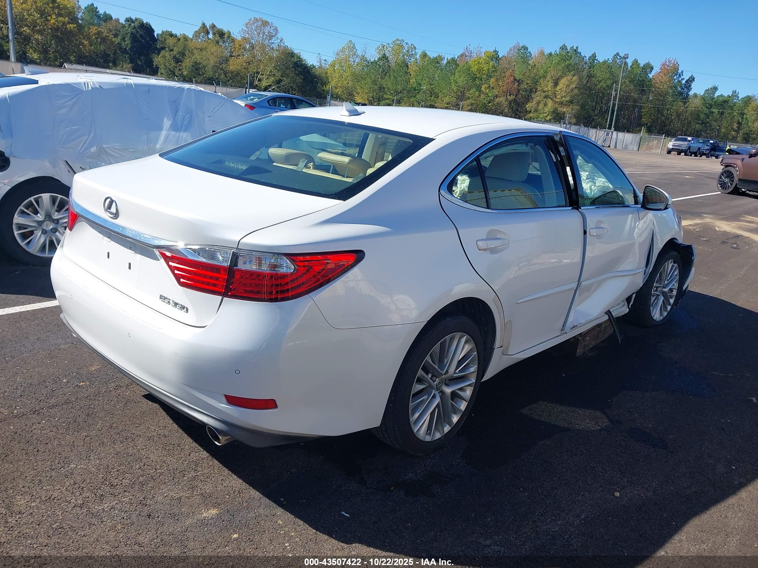 LEXUS ES image 4