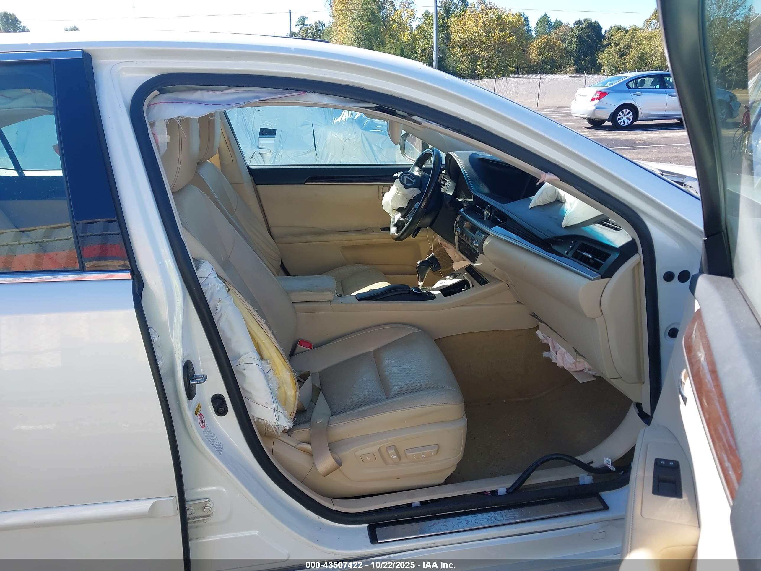 LEXUS ES image 5