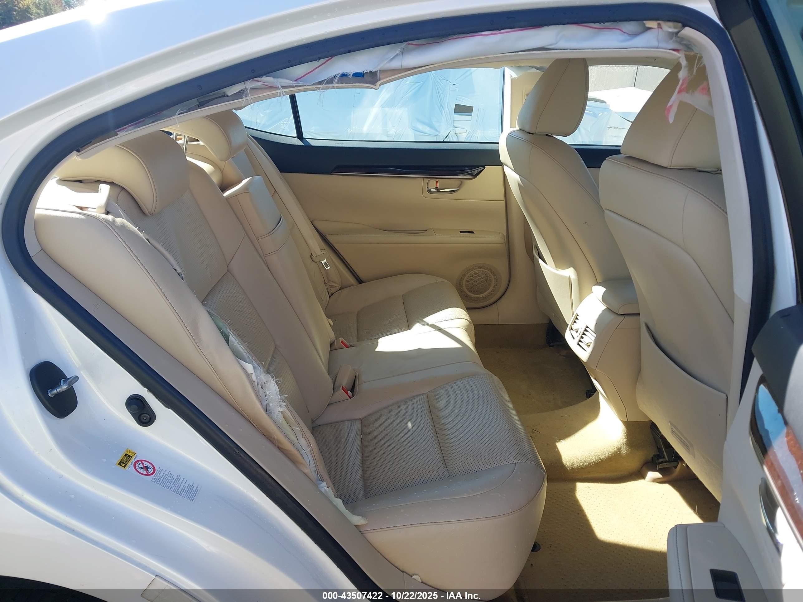LEXUS ES image 8