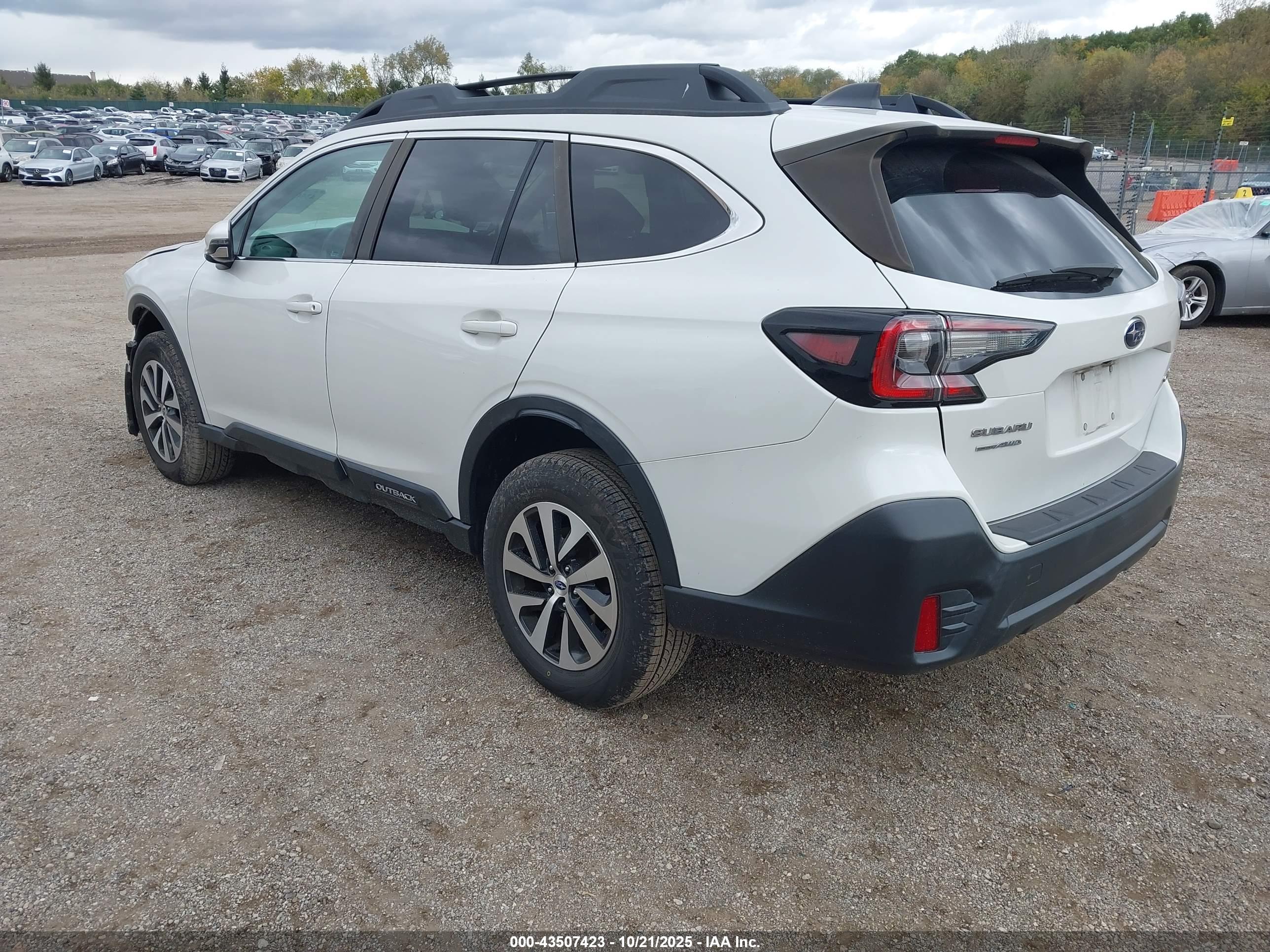 SUBARU OUTBACK image 3