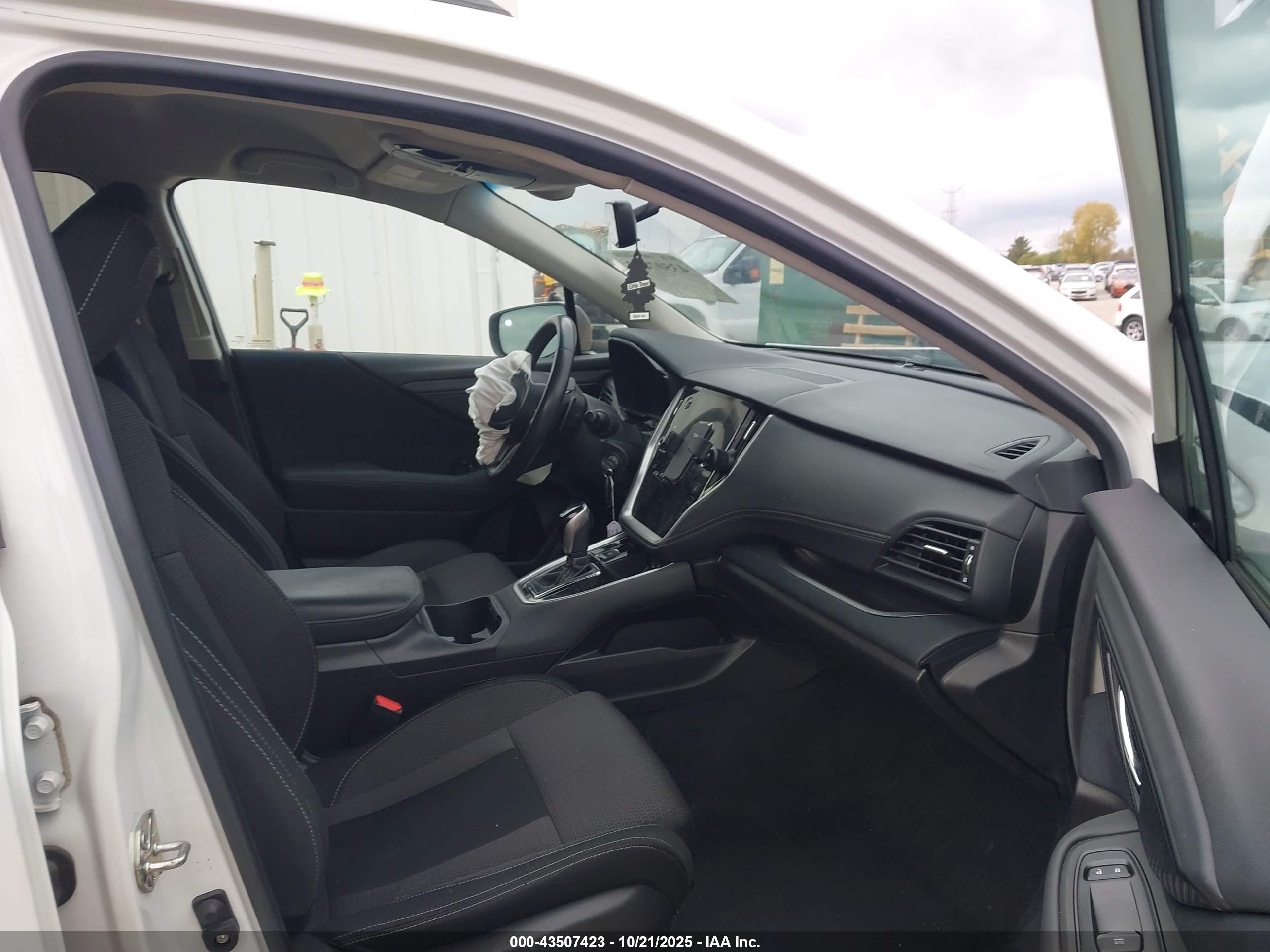 SUBARU OUTBACK image 5