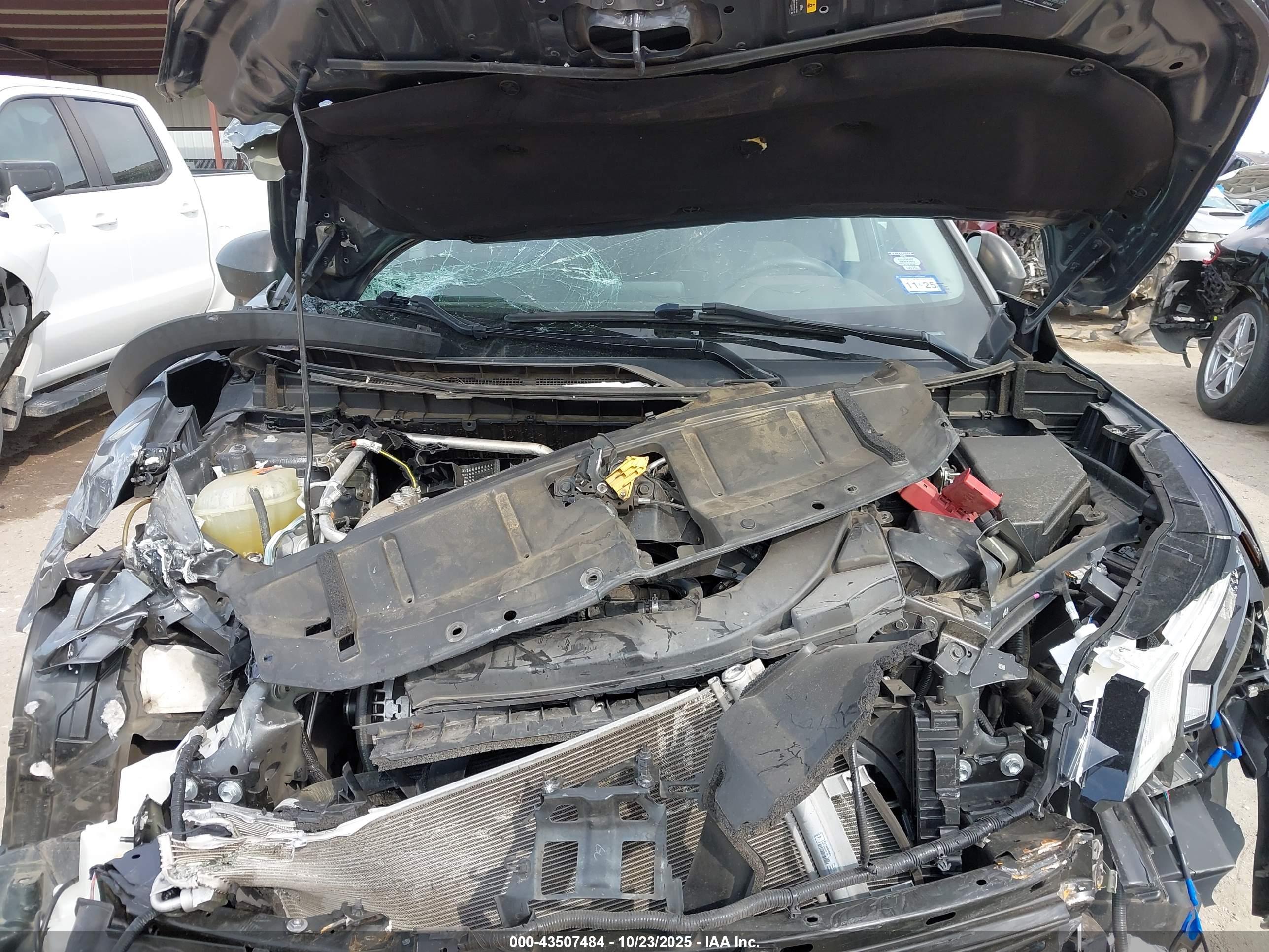 NISSAN ROGUE image 10
