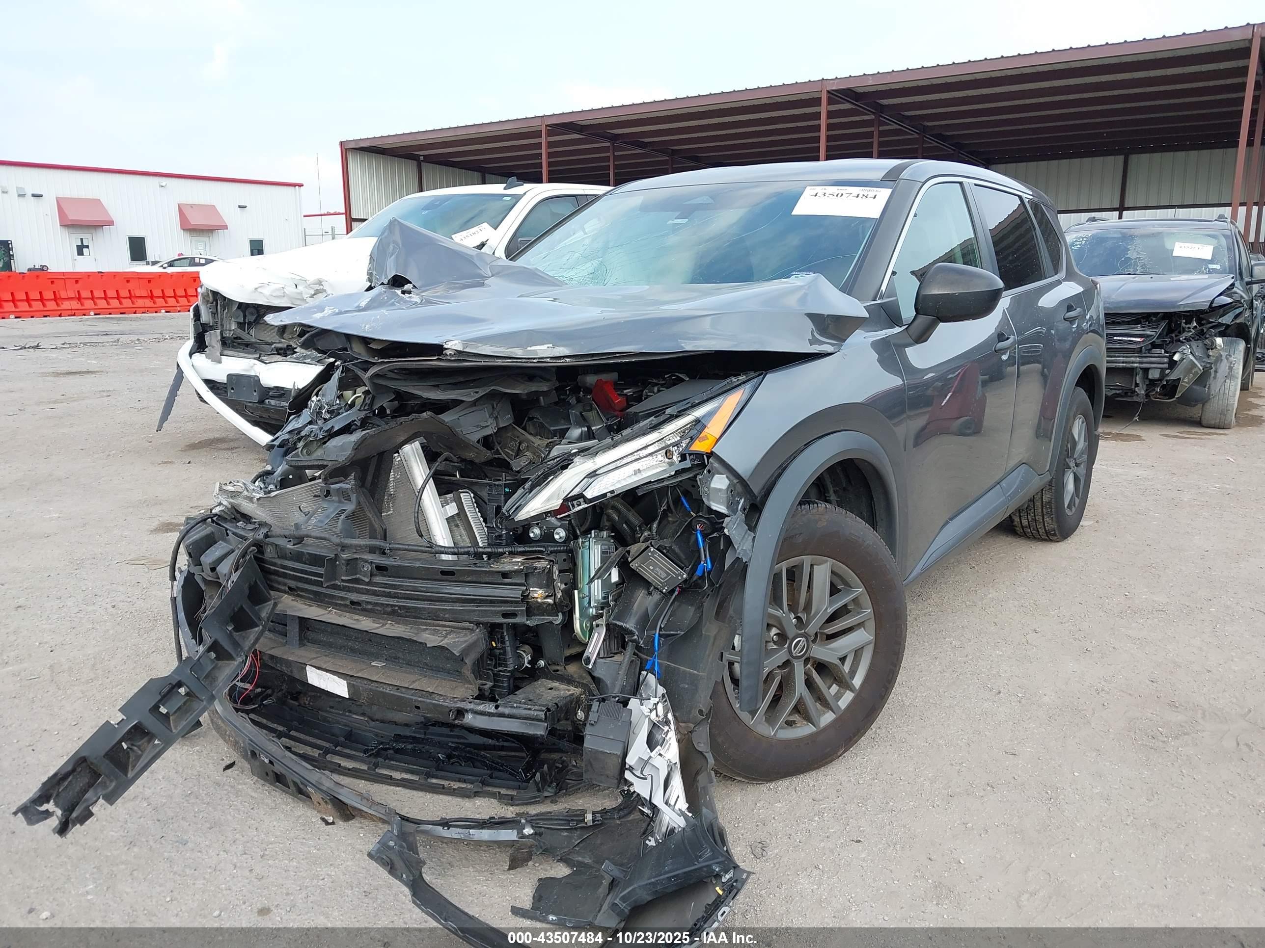 NISSAN ROGUE image 2