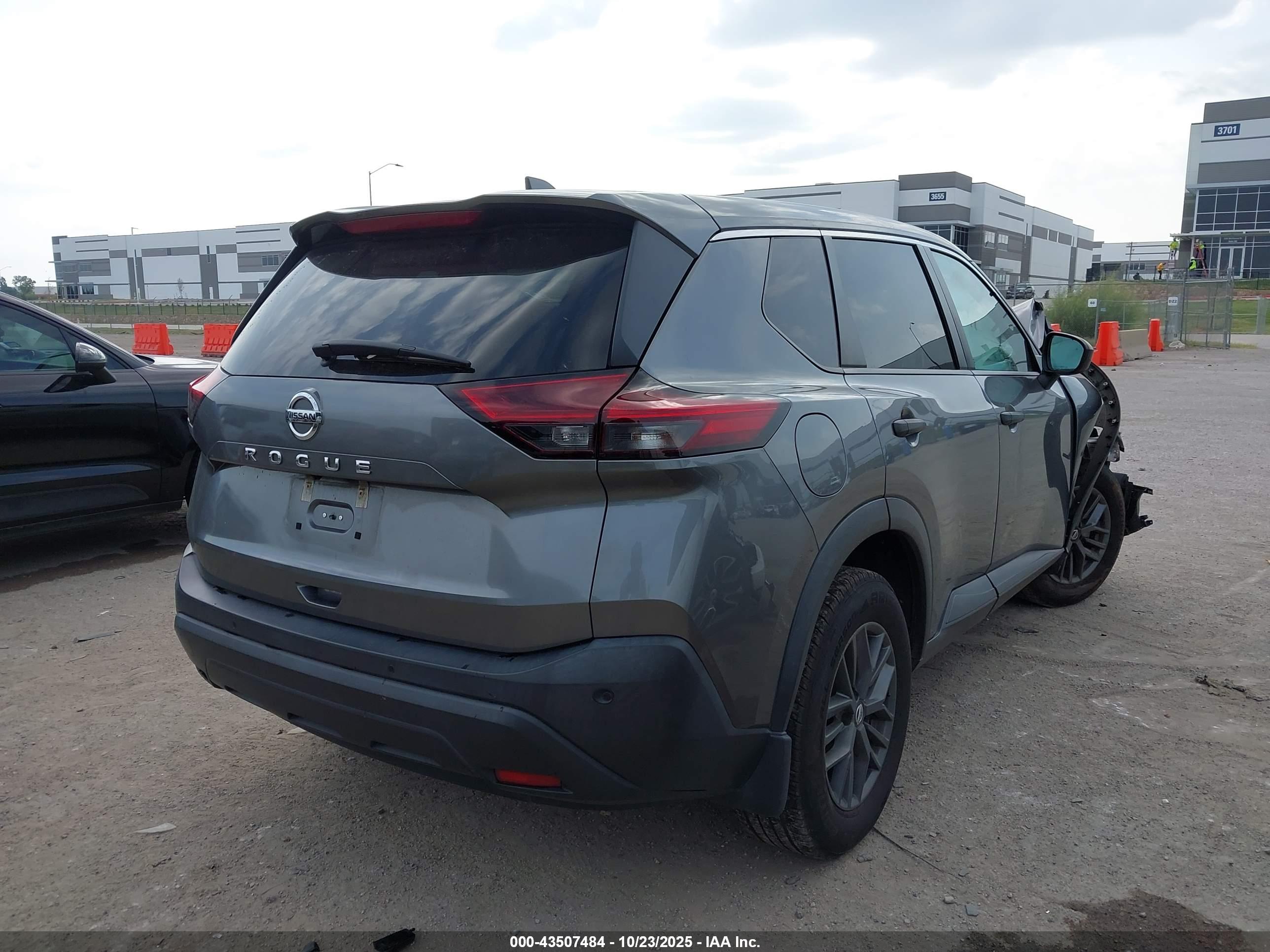 NISSAN ROGUE image 4