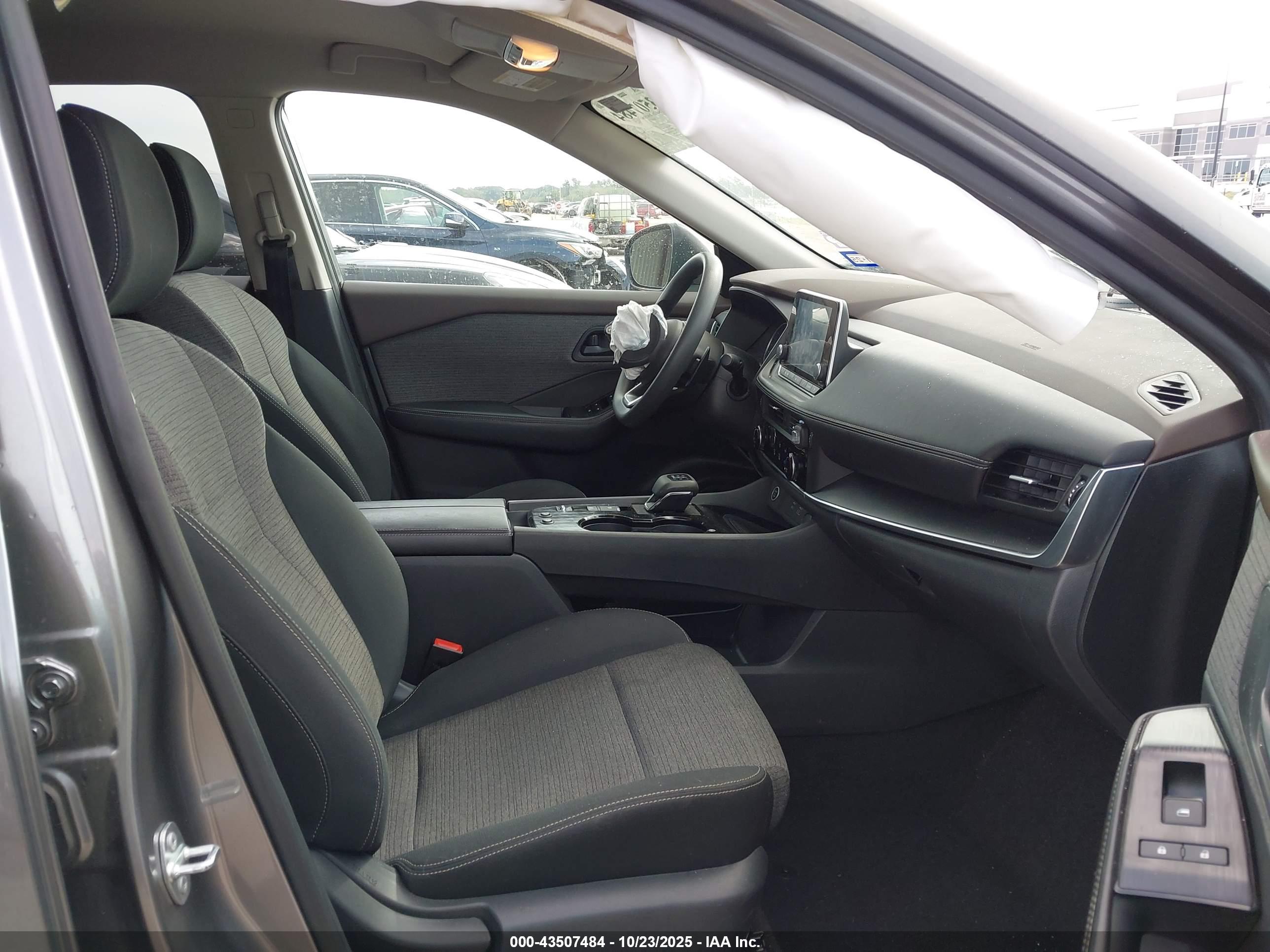 NISSAN ROGUE image 5