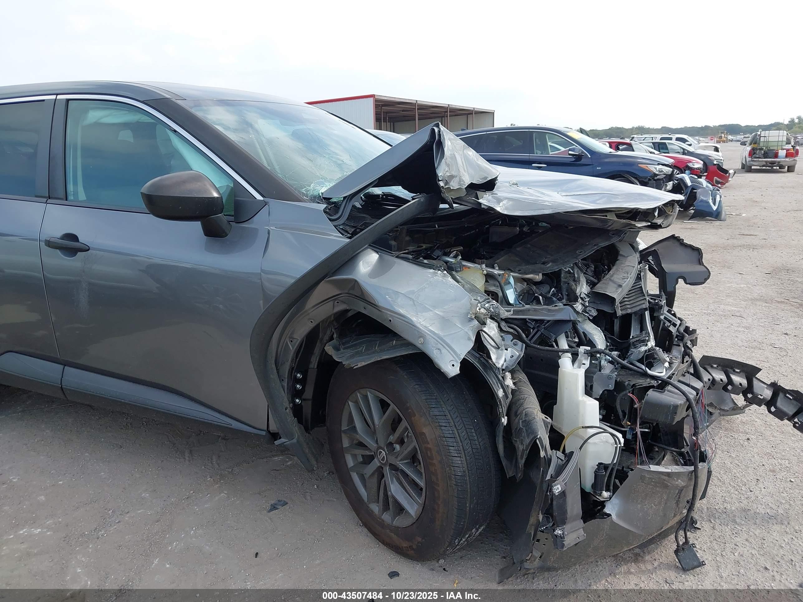 NISSAN ROGUE image 6