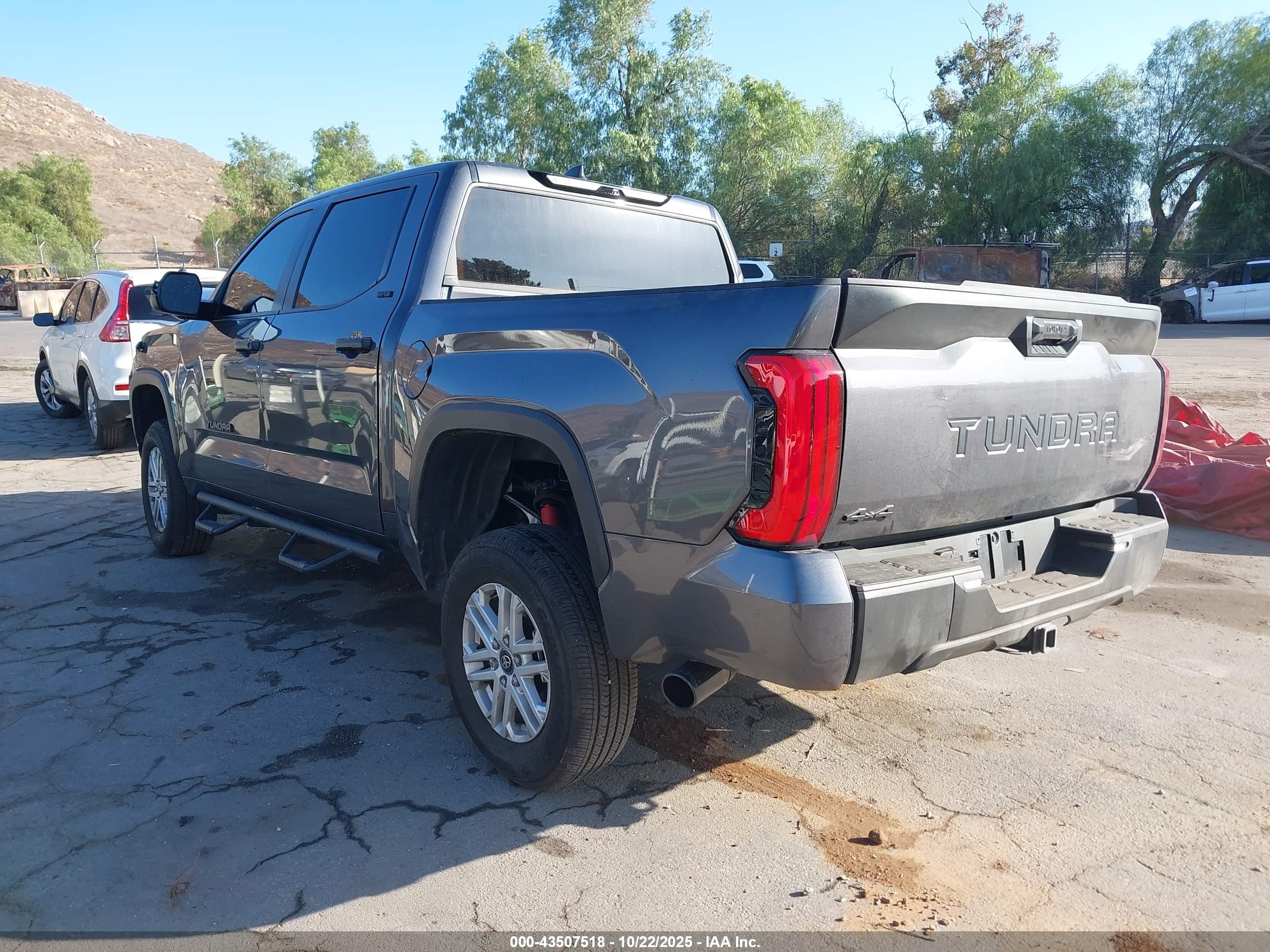 TOYOTA TUNDRA image 3