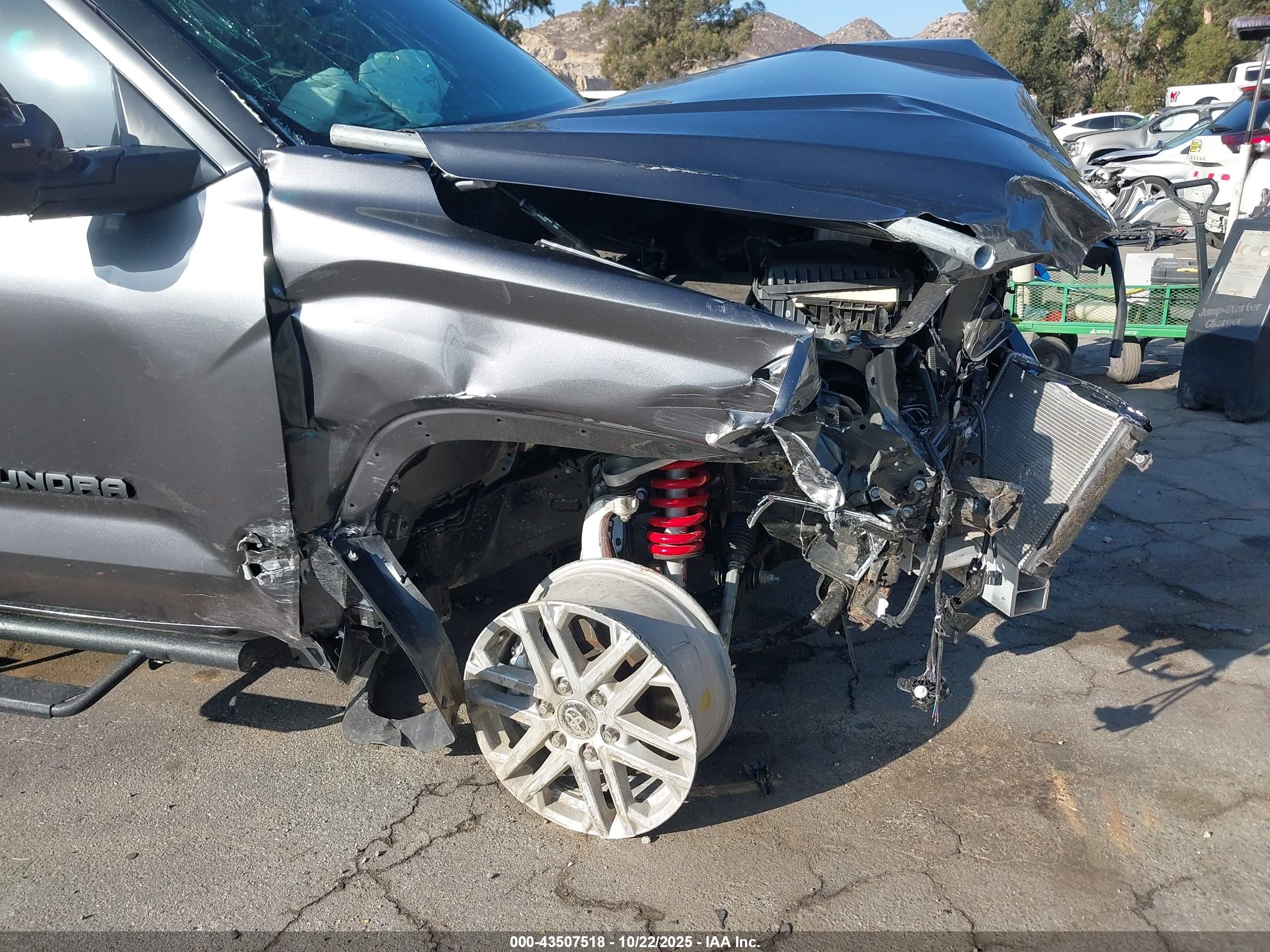 TOYOTA TUNDRA image 6