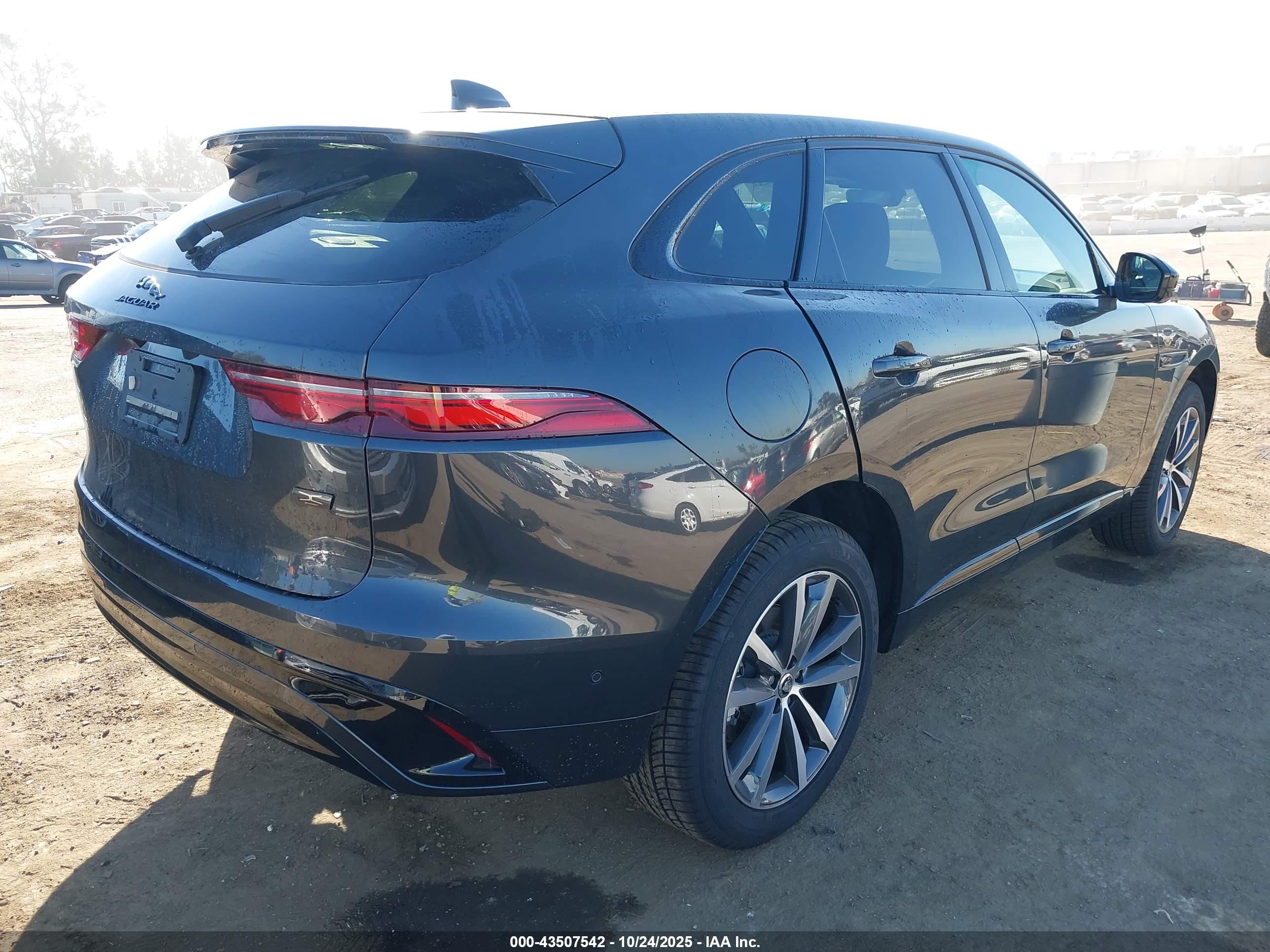 JAGUAR F-PACE image 4