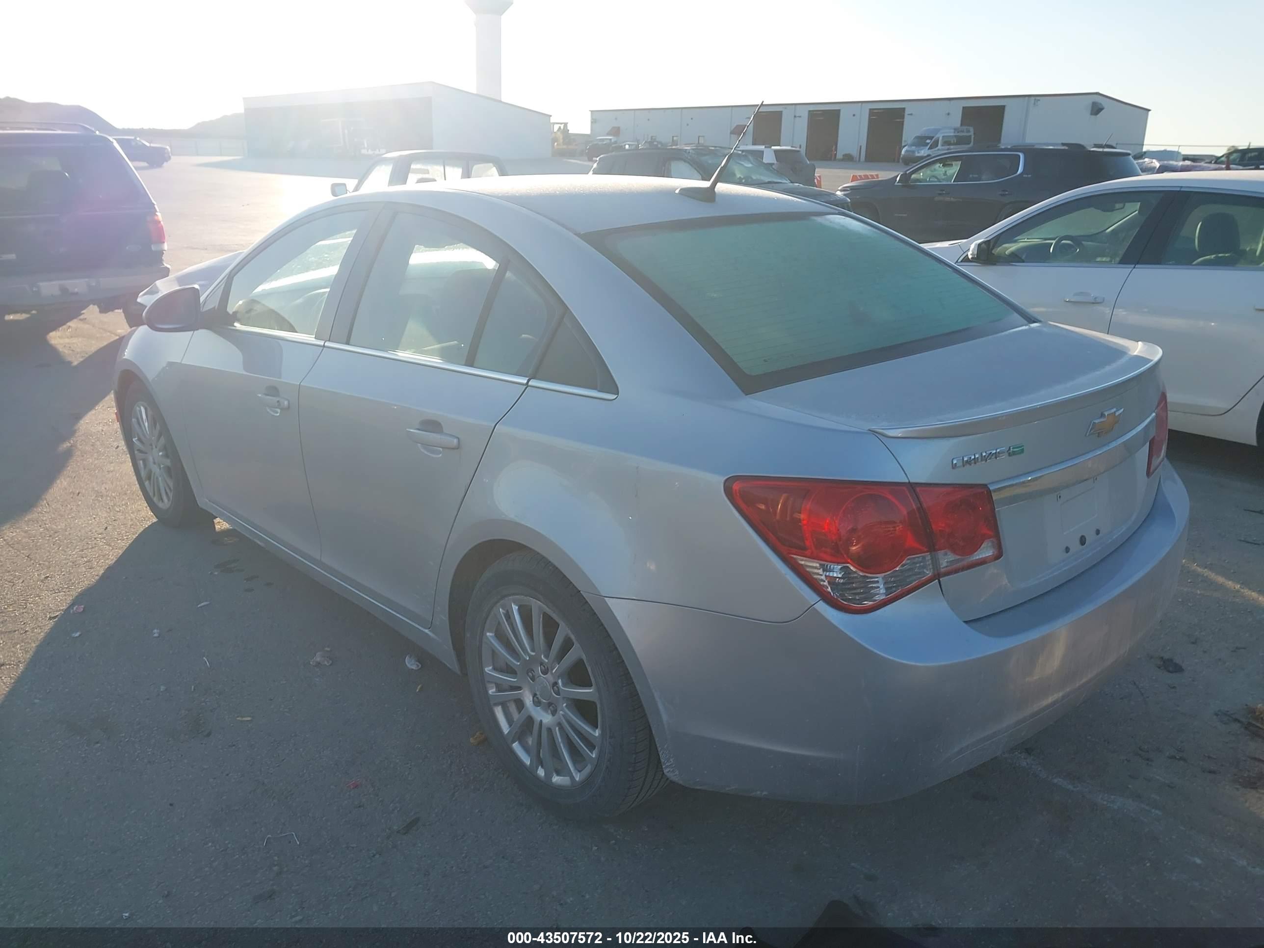 CHEVROLET CRUZE image 3
