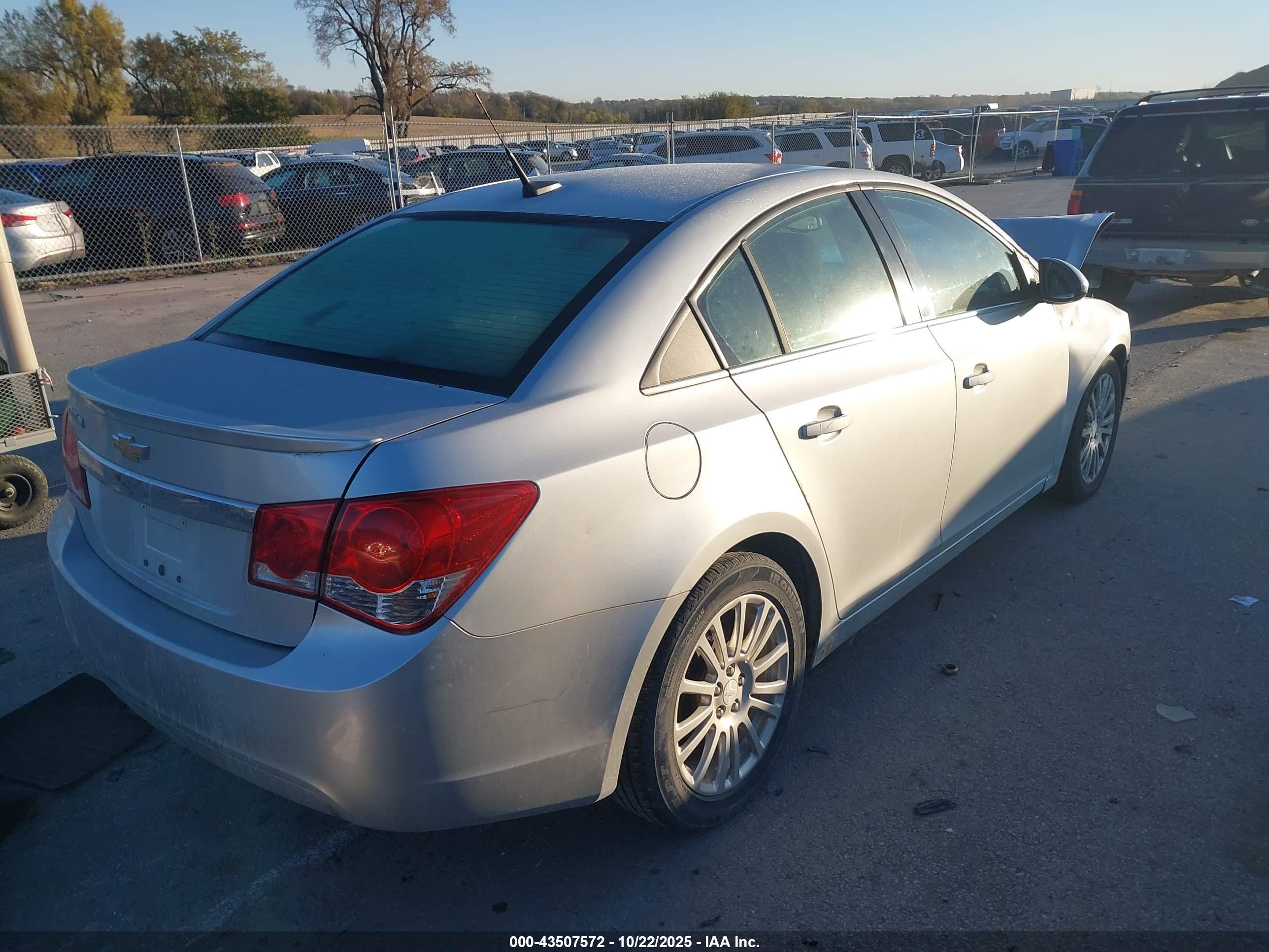 CHEVROLET CRUZE image 4
