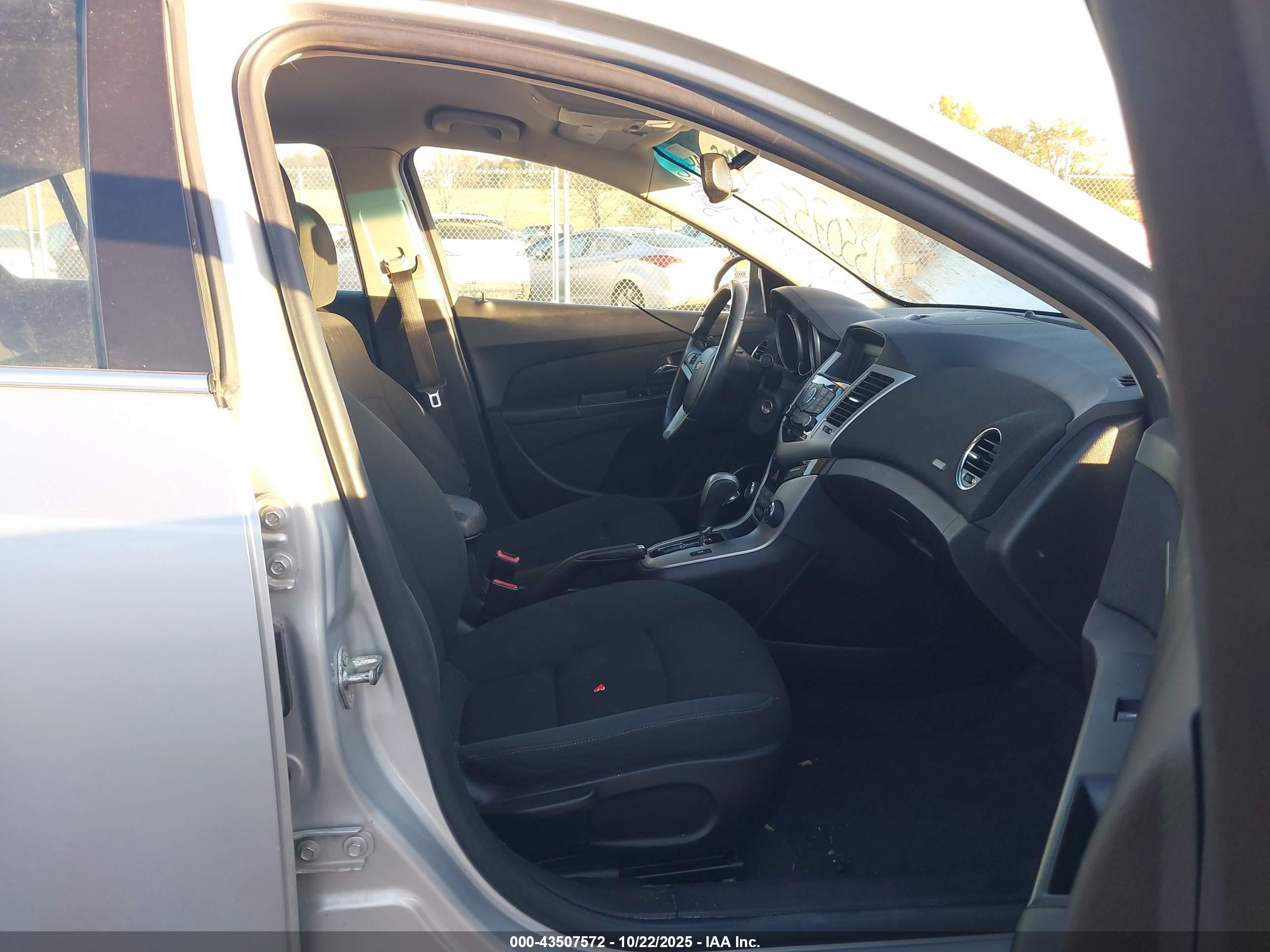 CHEVROLET CRUZE image 5