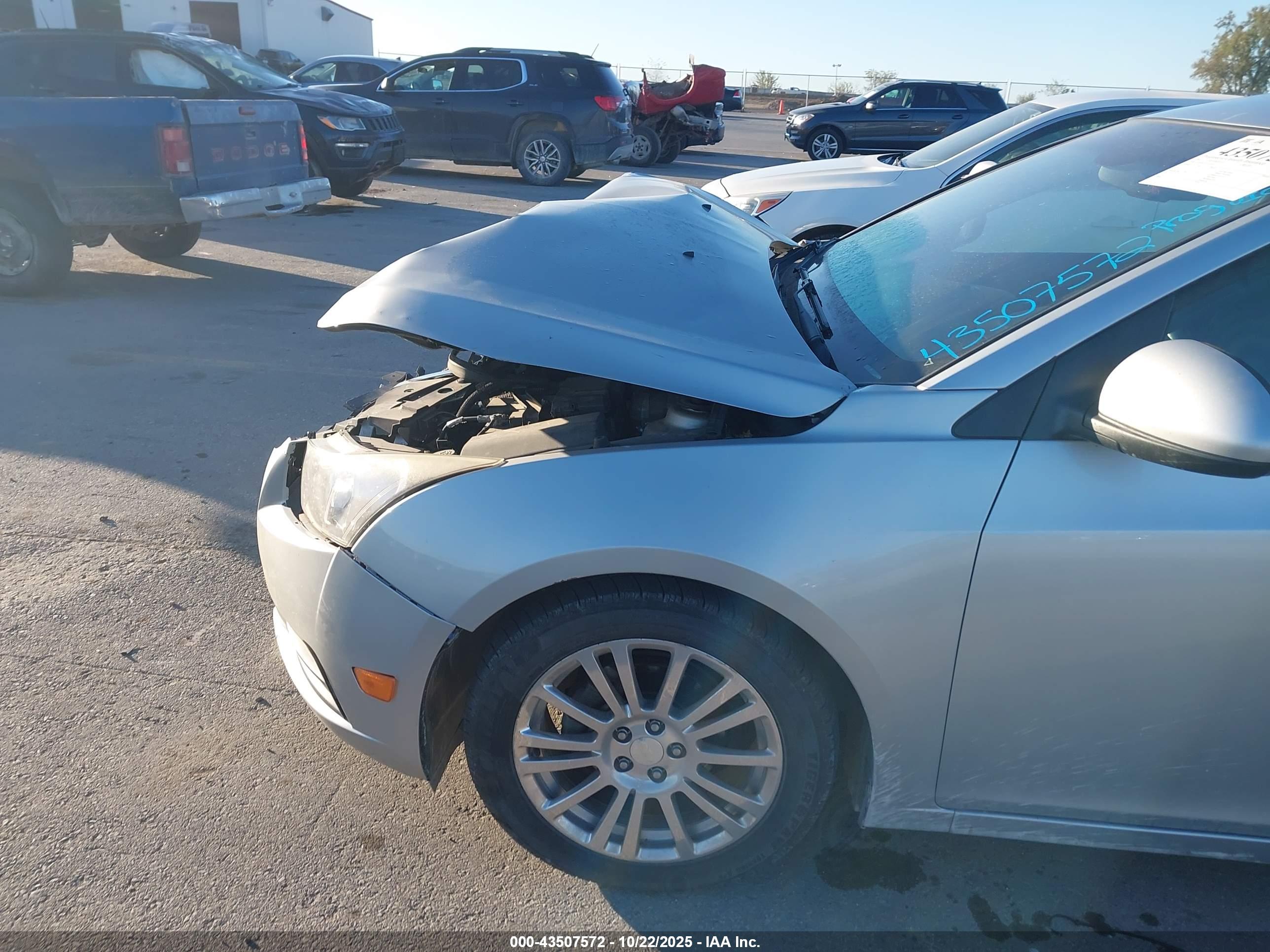 CHEVROLET CRUZE image 6