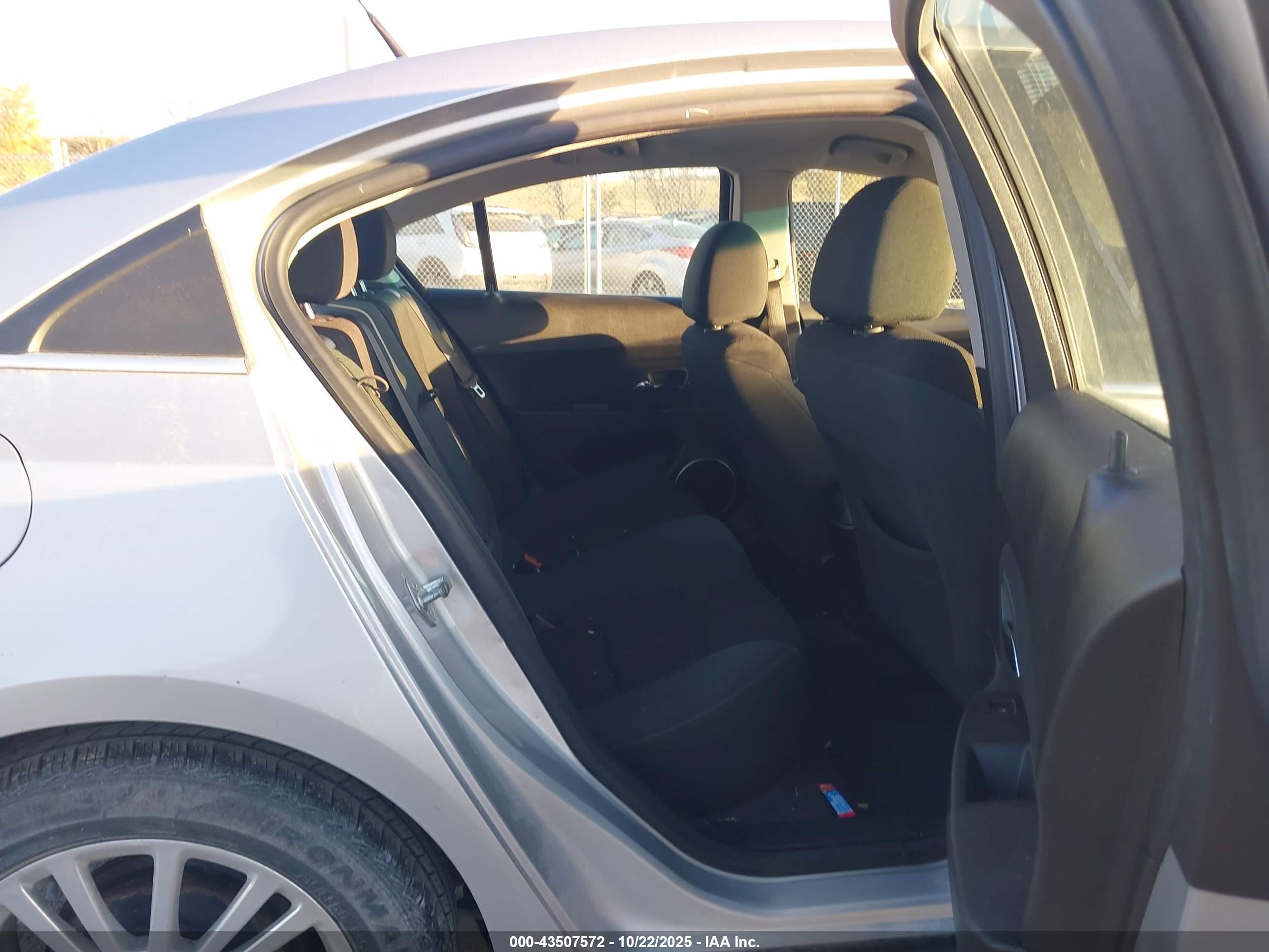 CHEVROLET CRUZE image 8