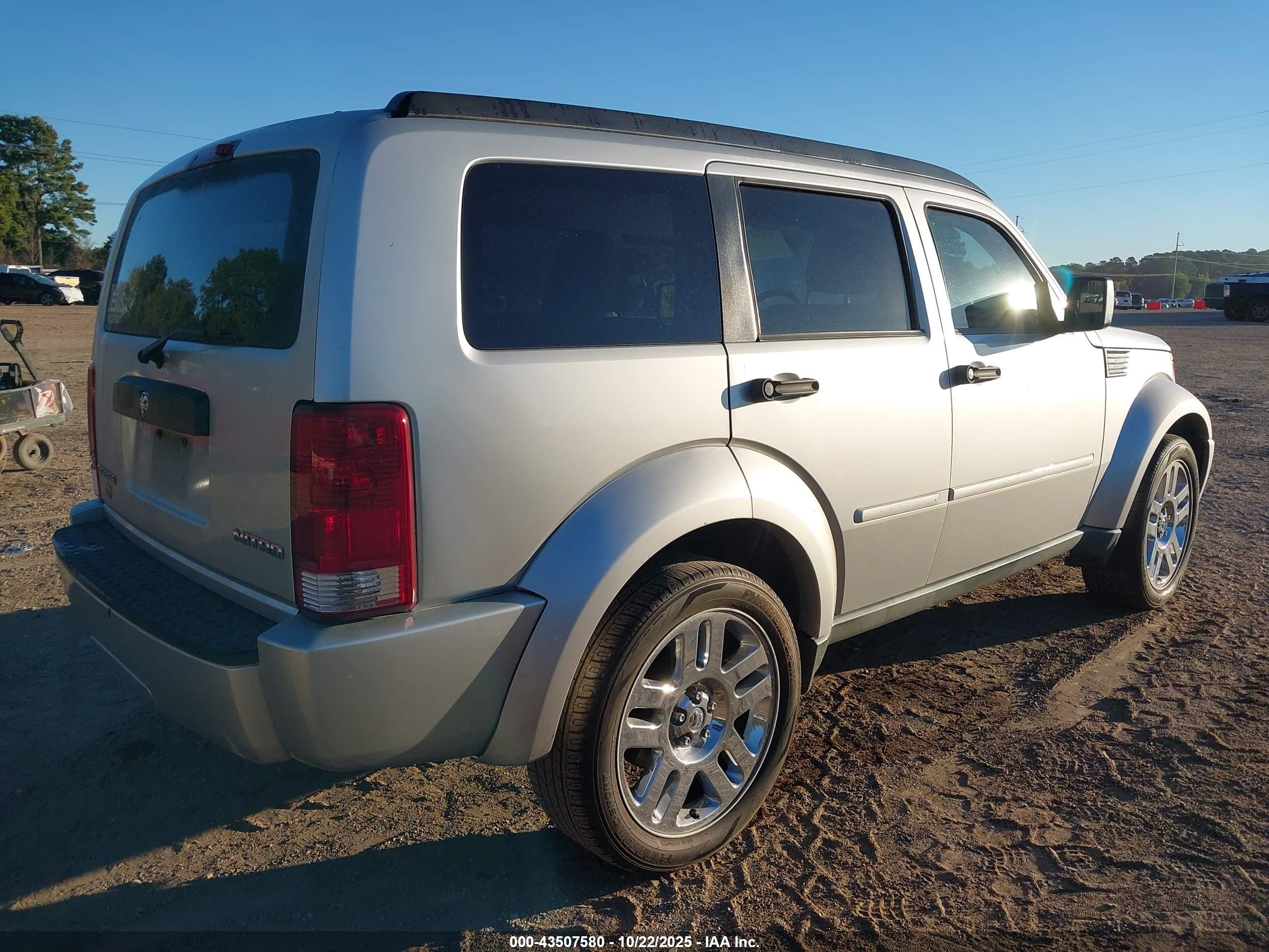 DODGE NITRO image 4