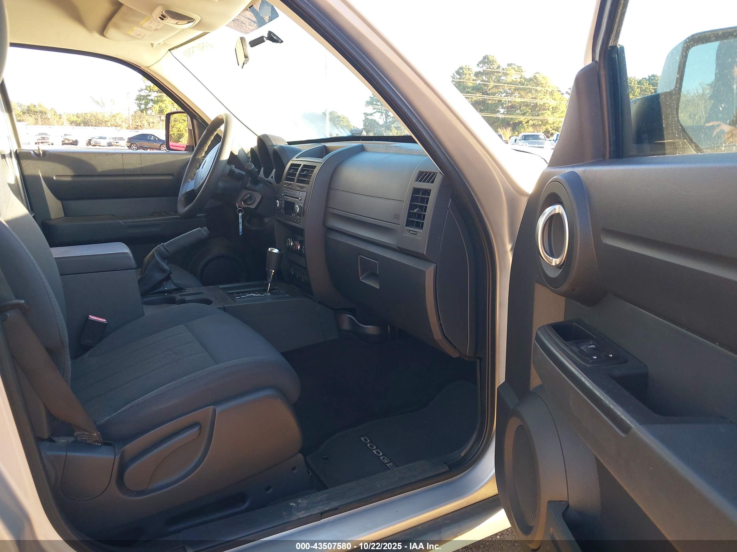 DODGE NITRO image 5