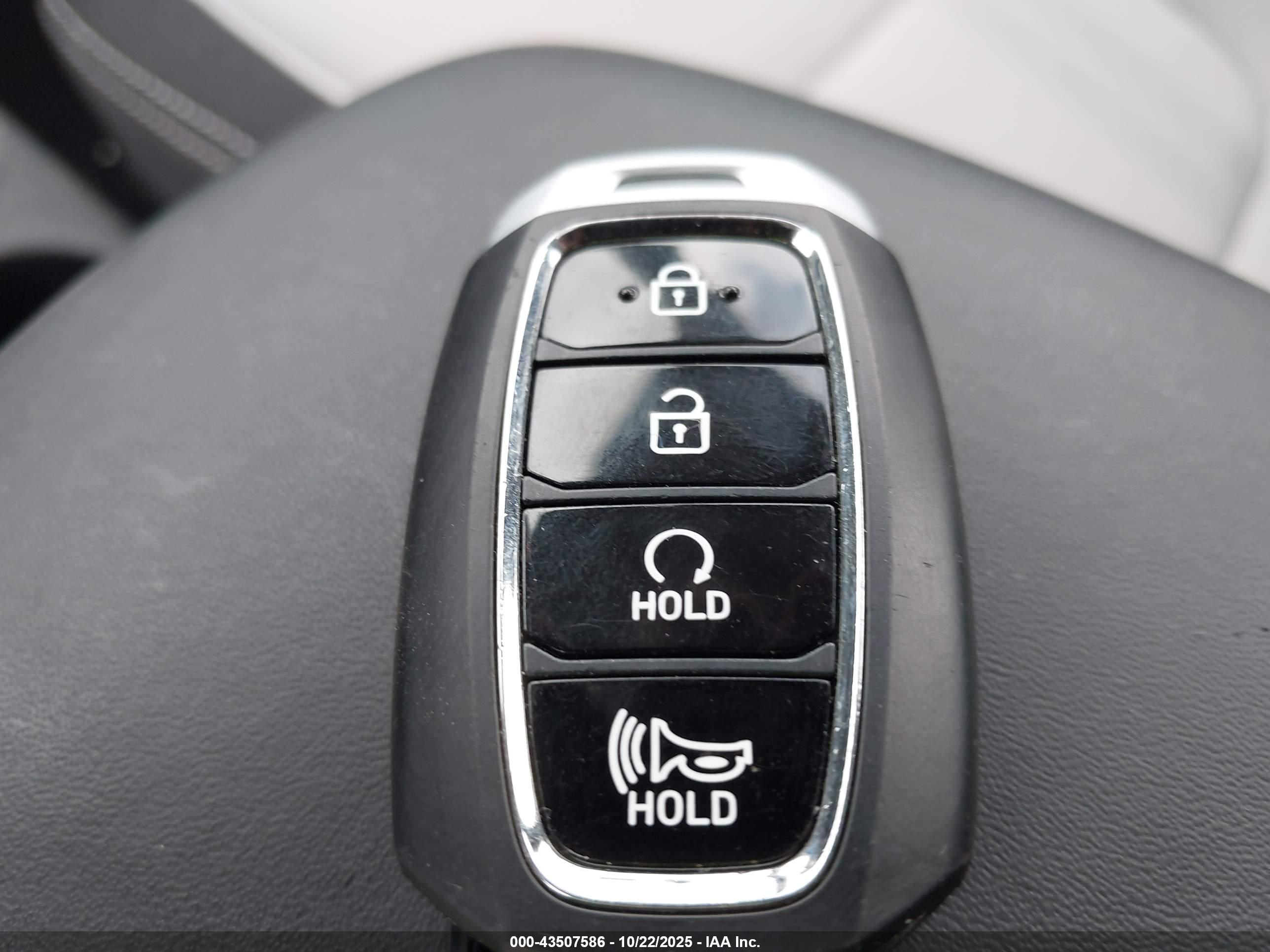 HYUNDAI VENUE image 11