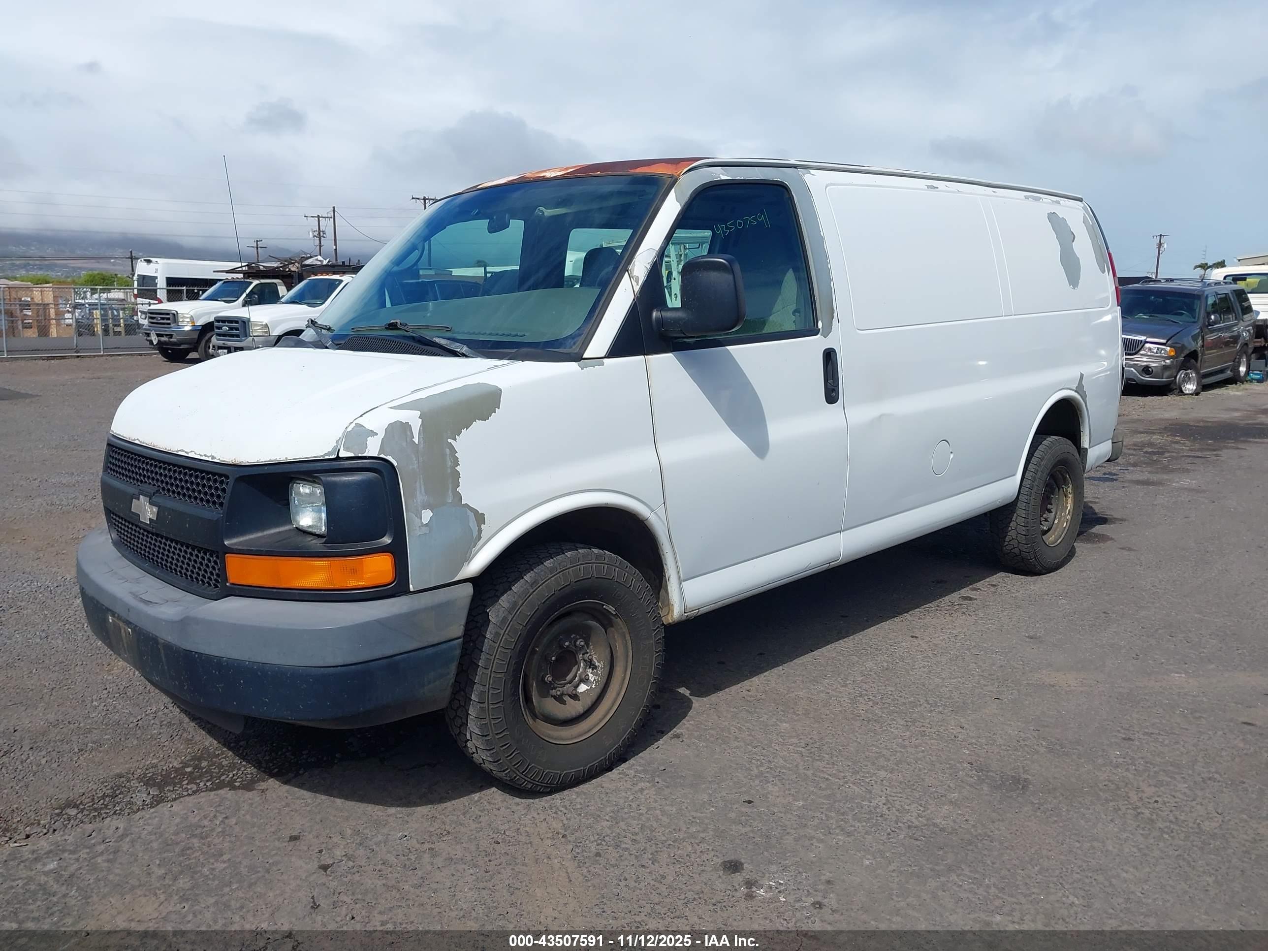 CHEVROLET EXPRESS image 2