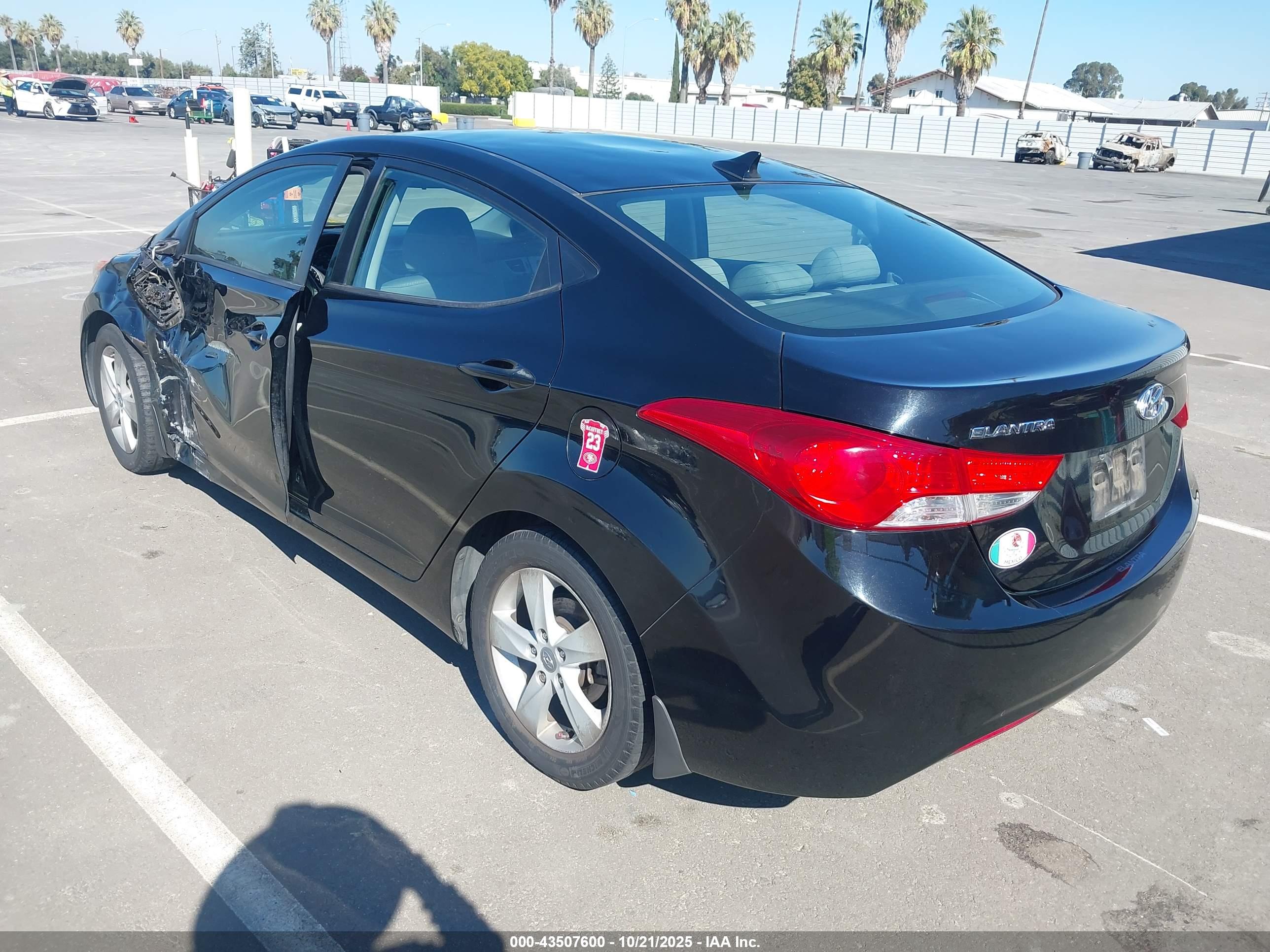 HYUNDAI ELANTRA image 3