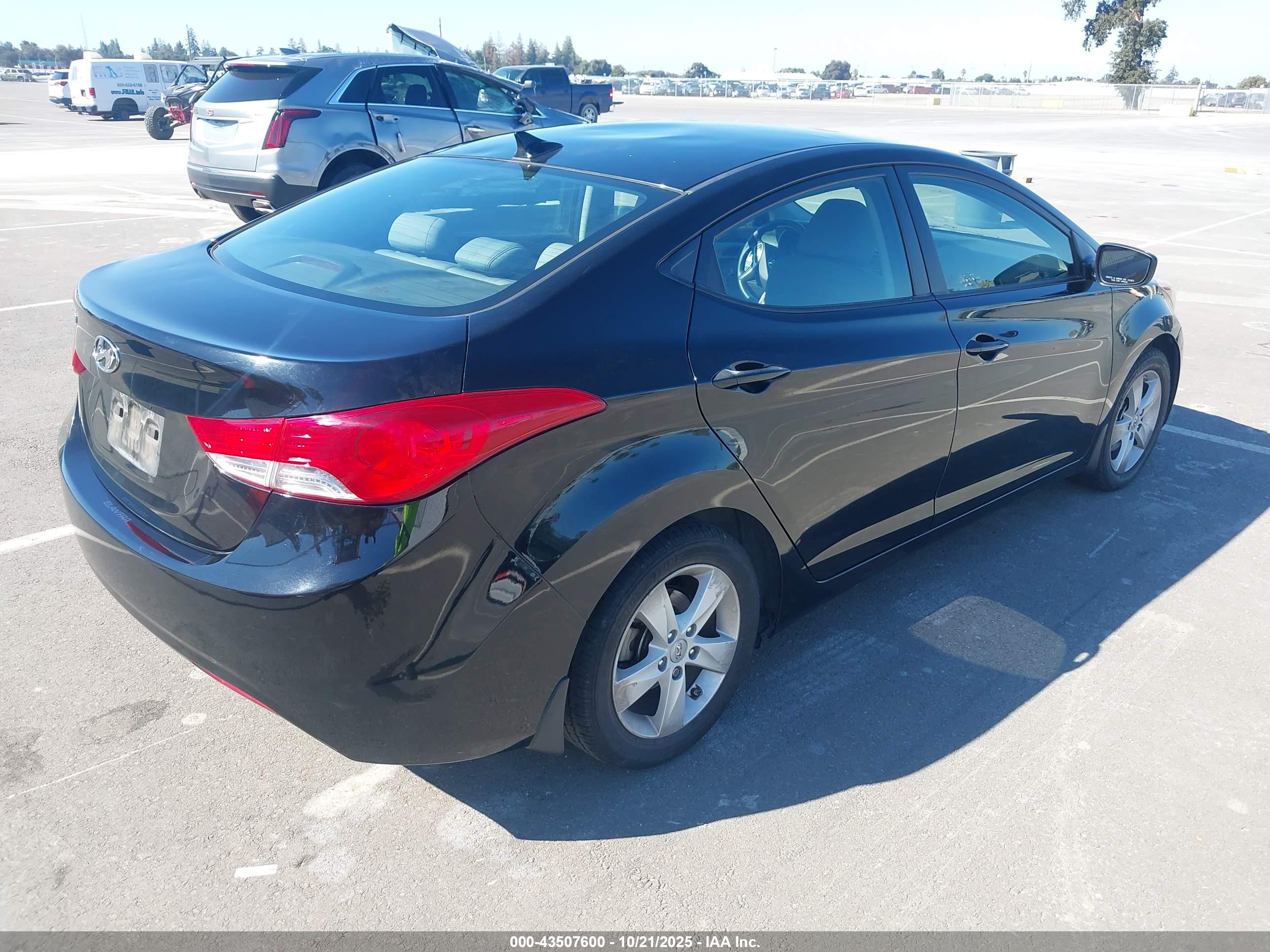 HYUNDAI ELANTRA image 4