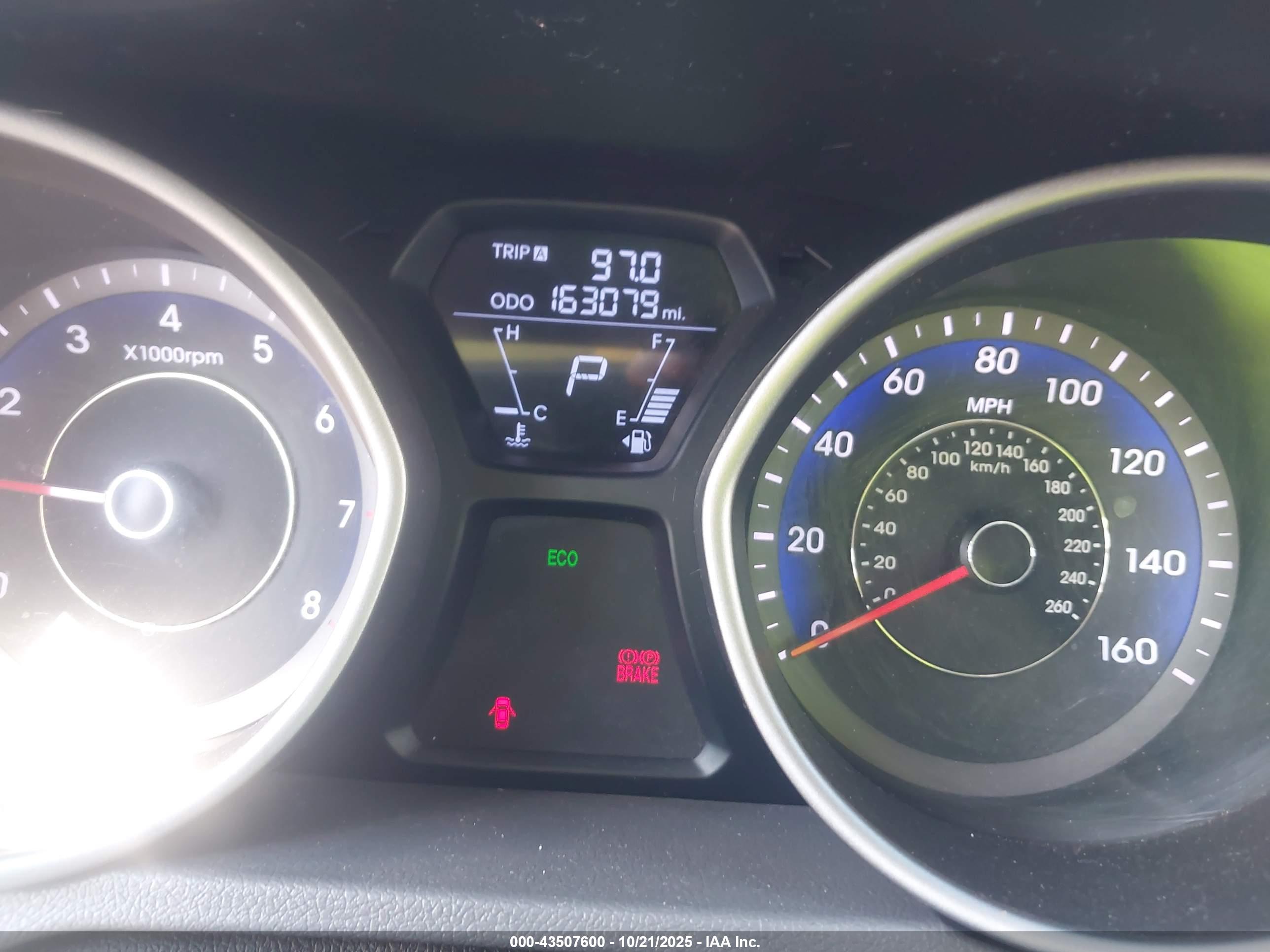 HYUNDAI ELANTRA image 7