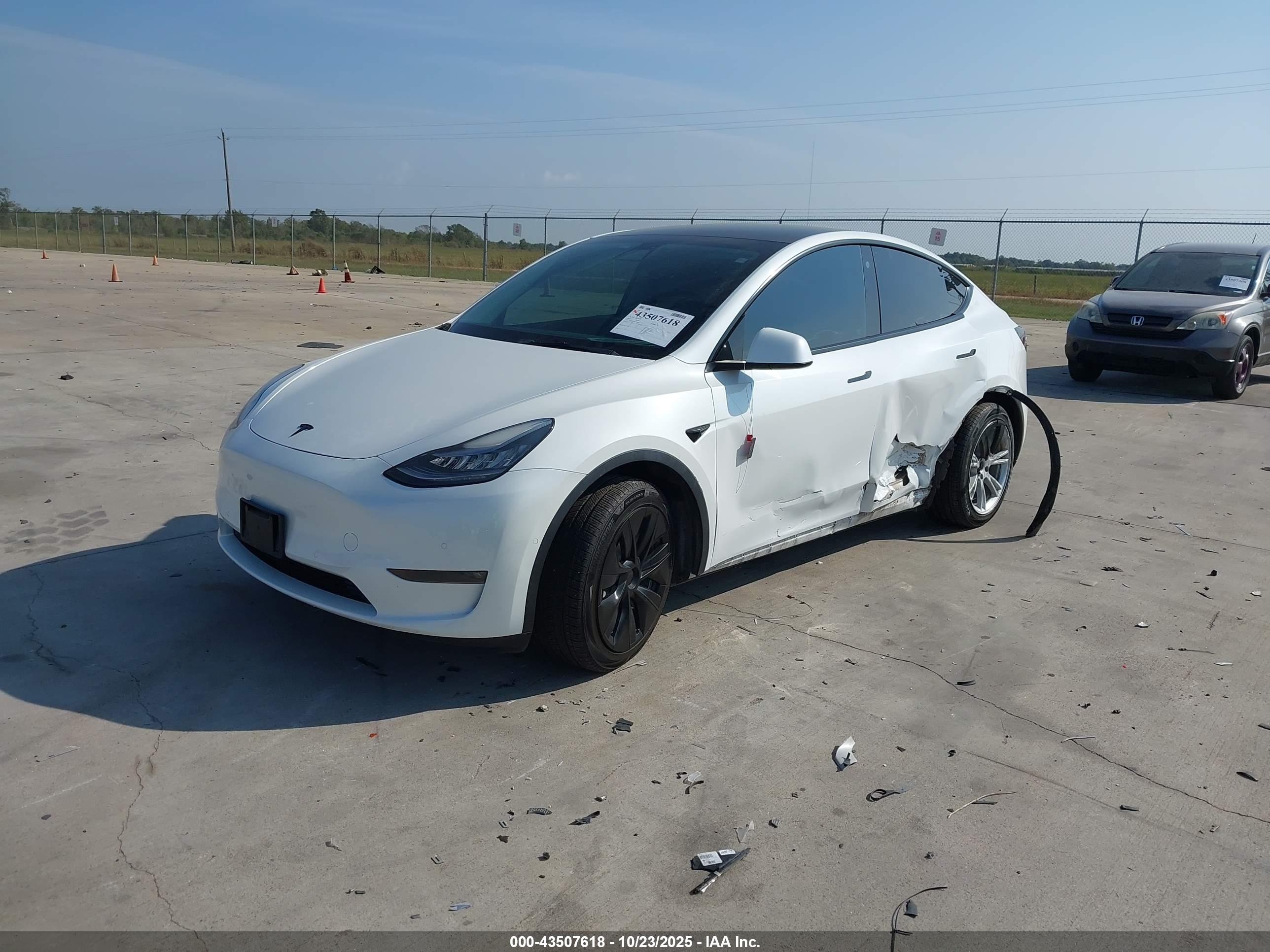 TESLA MODEL image 2