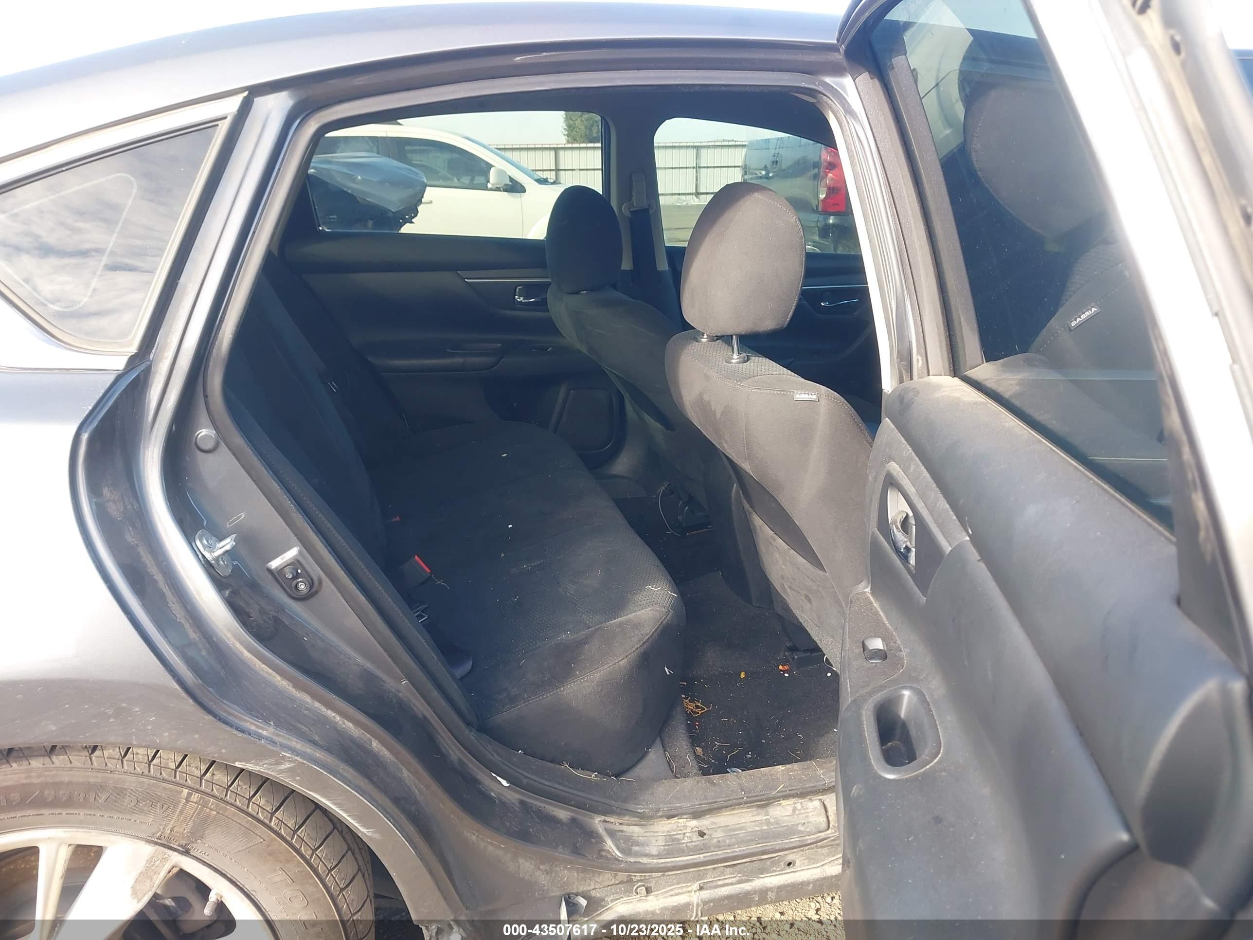 NISSAN ALTIMA image 8