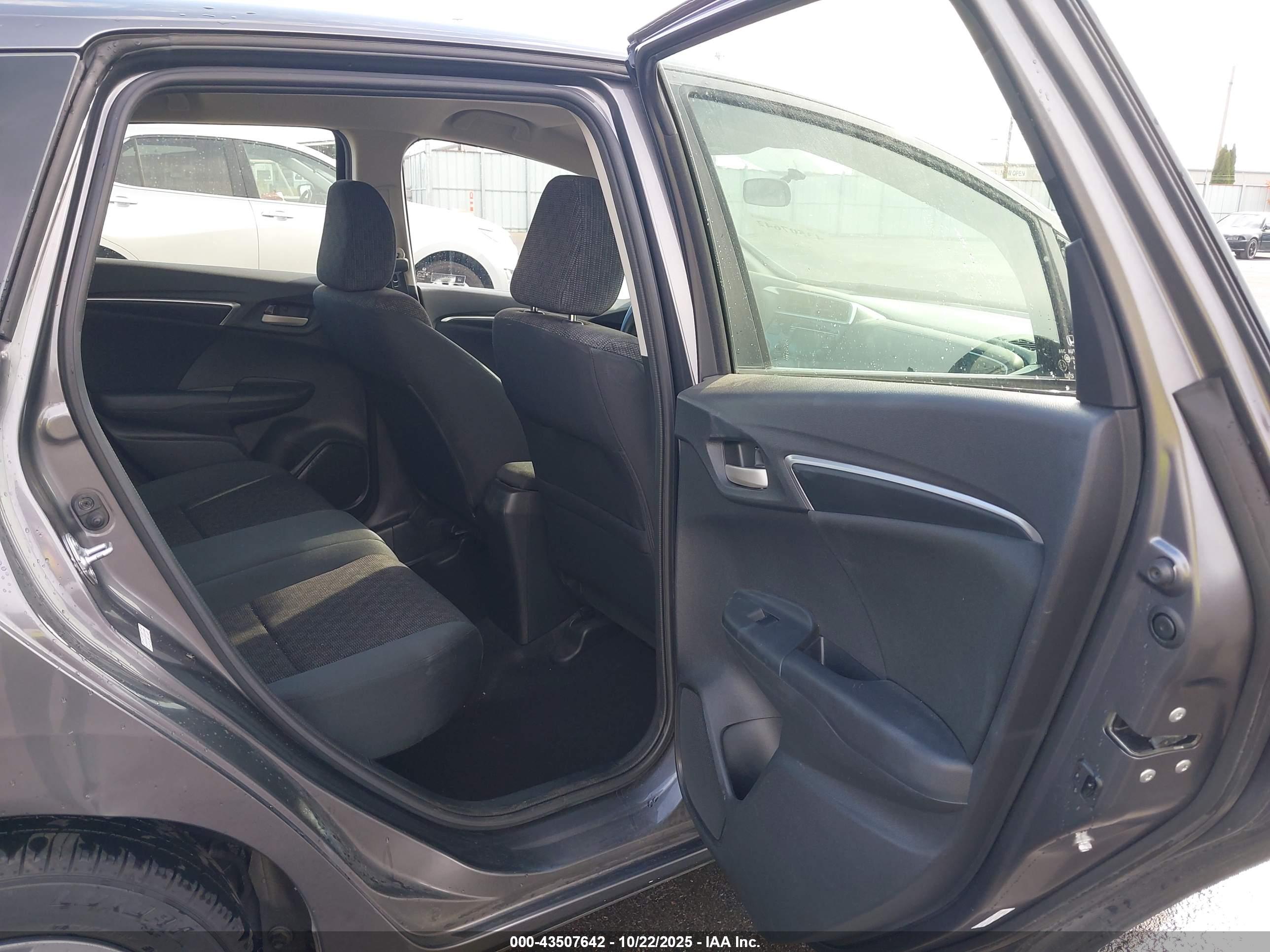 HONDA FIT image 8