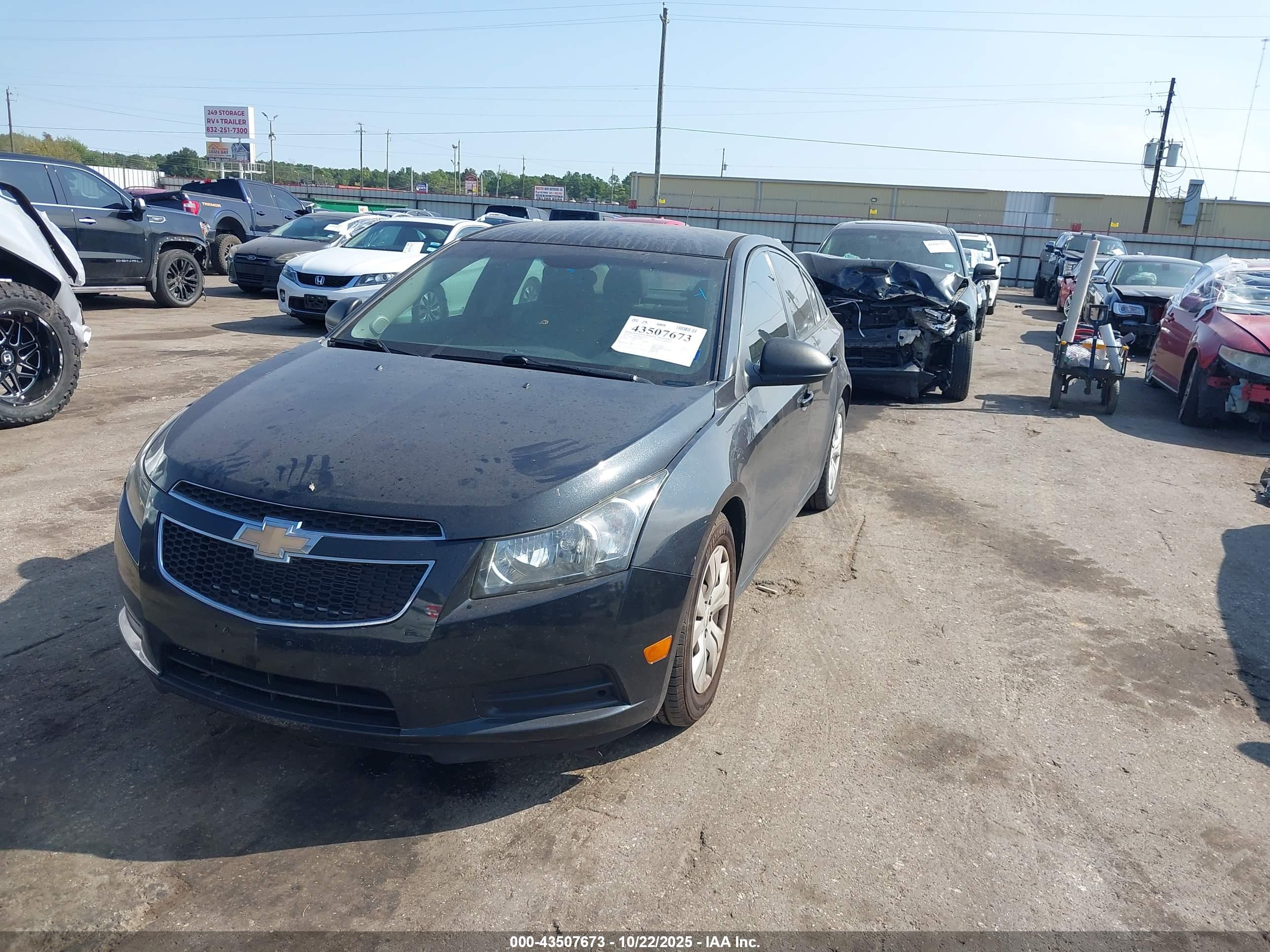 CHEVROLET CRUZE image 2