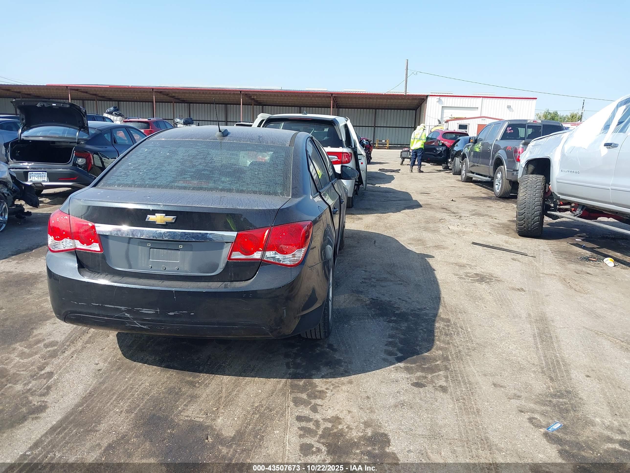 CHEVROLET CRUZE image 4