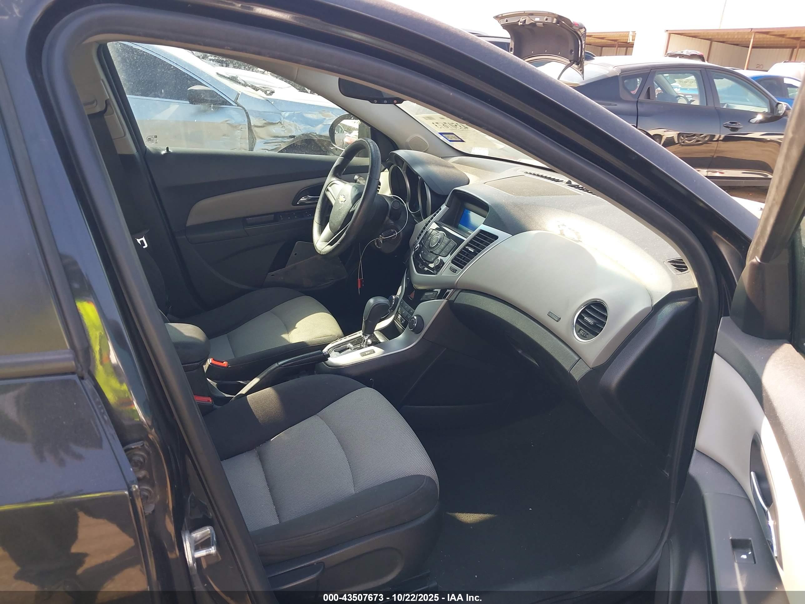 CHEVROLET CRUZE image 5