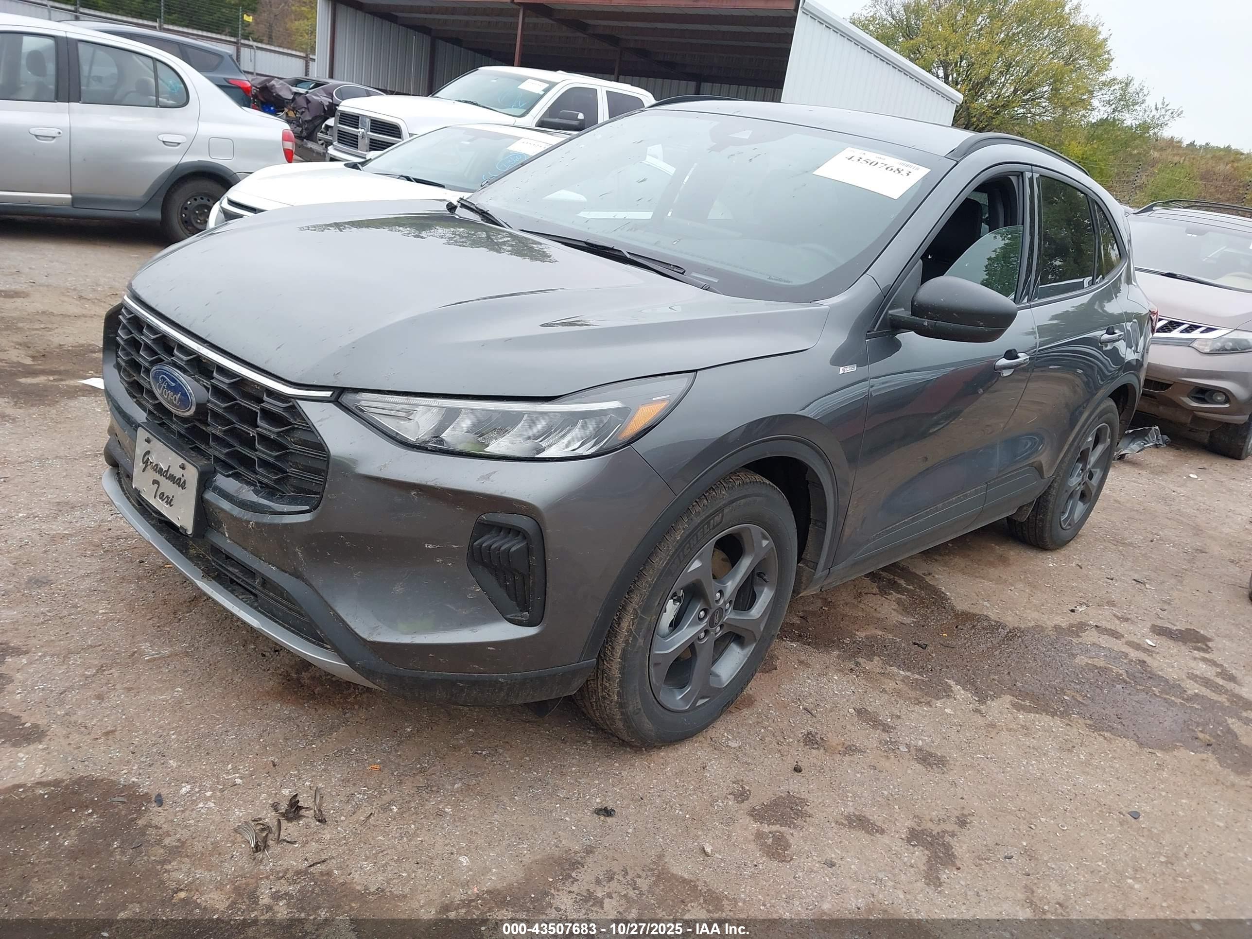 FORD ESCAPE image 2