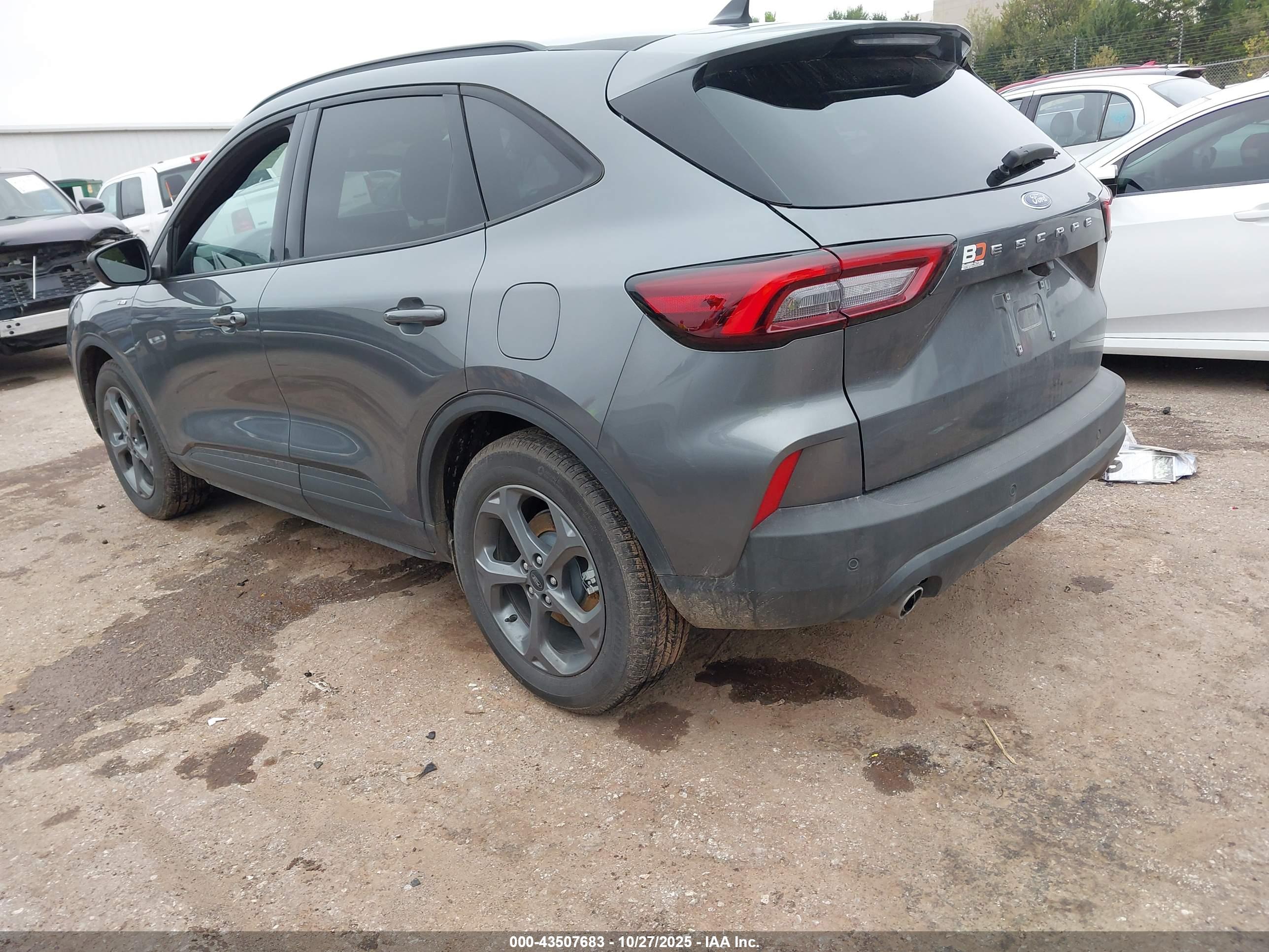 FORD ESCAPE image 3