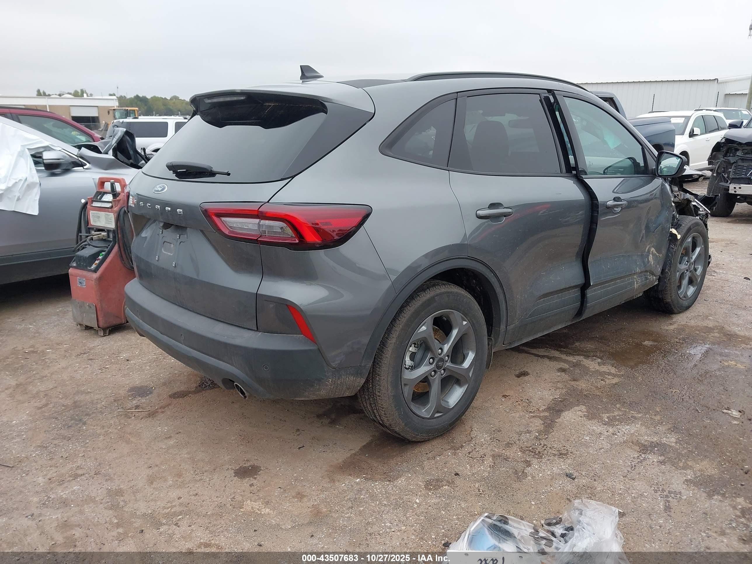 FORD ESCAPE image 4
